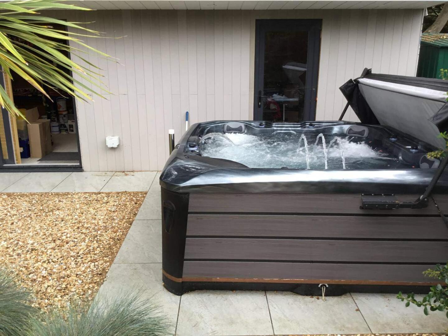 Apartment Retreat - Hot Tub Garden & Pets Welcome