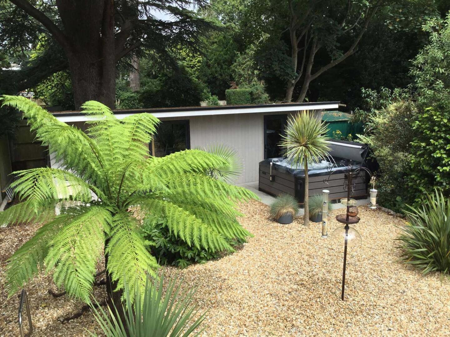 Retreat - Hot Tub Garden & Pets Welcome