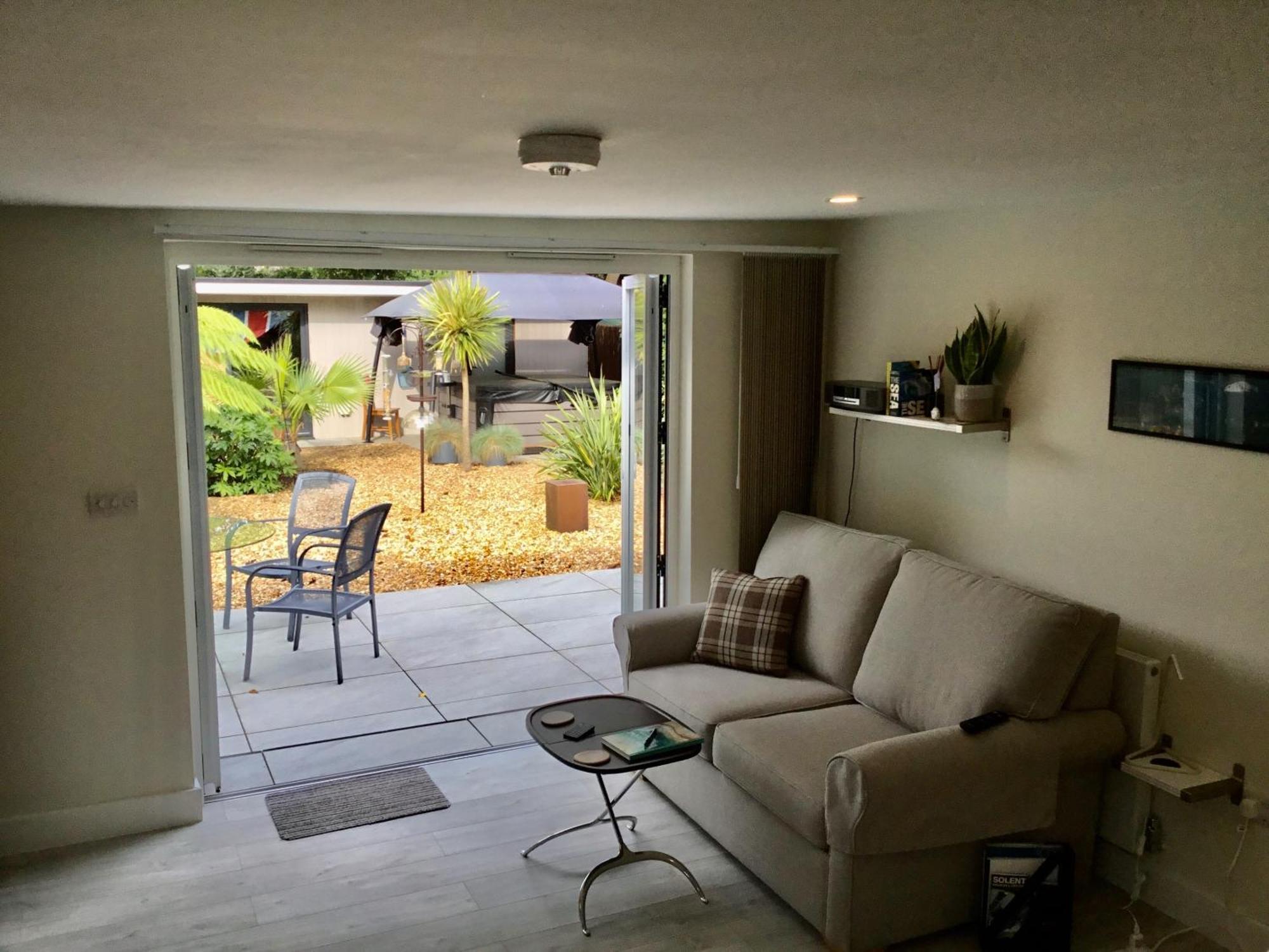 Retreat - Hot Tub Garden & Pets Welcome * Southampton