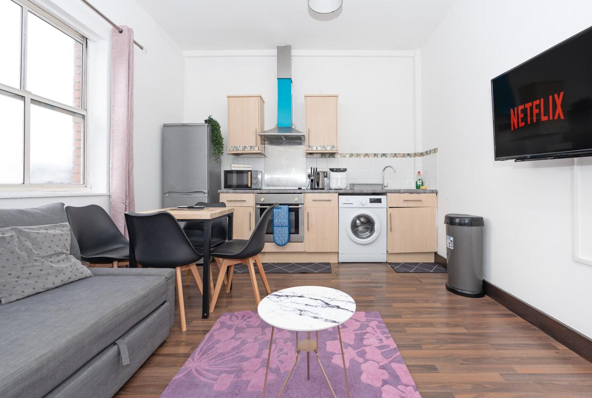 Homely 2-bed Close To Centre *
