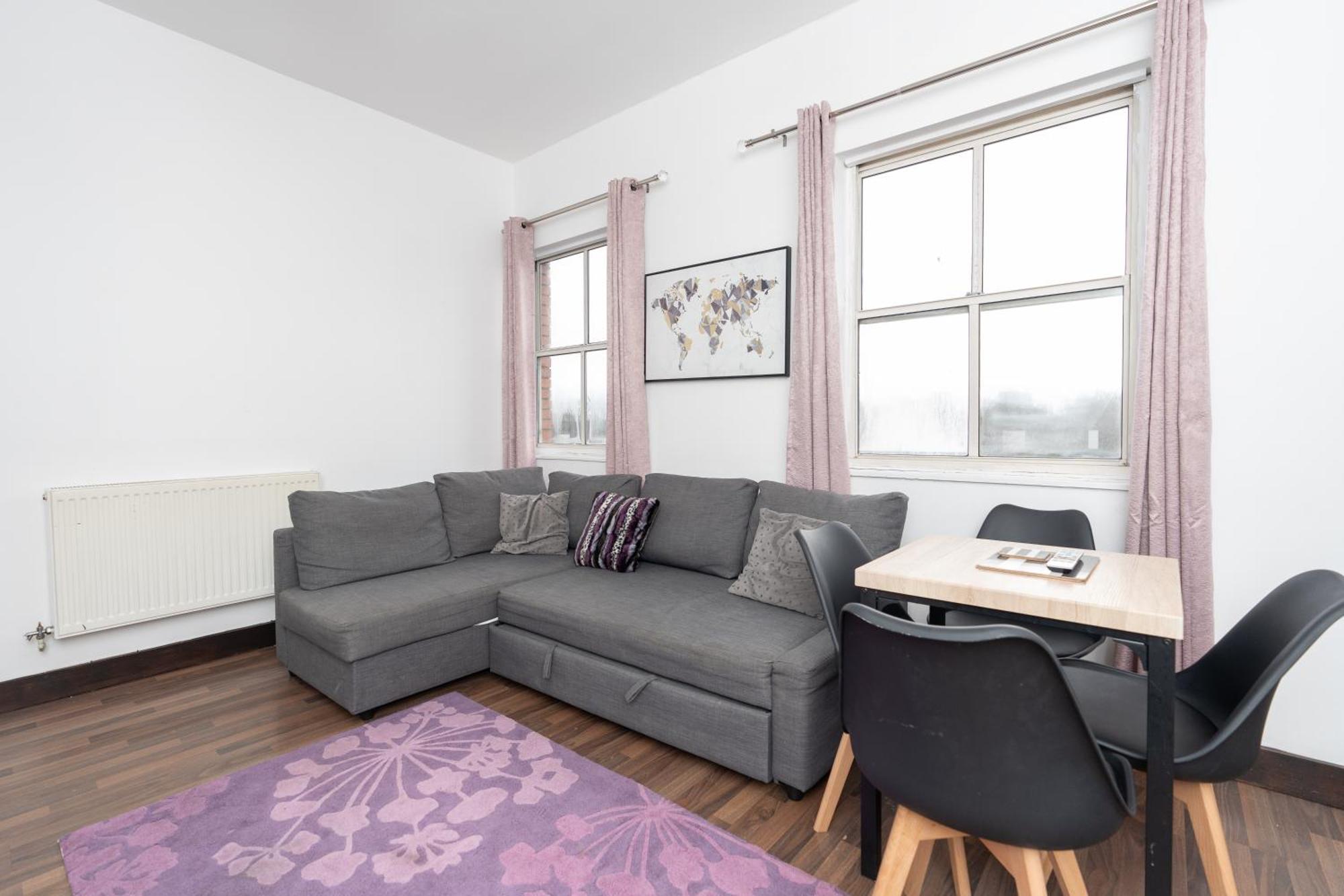 Homely 2-bed Close To Centre