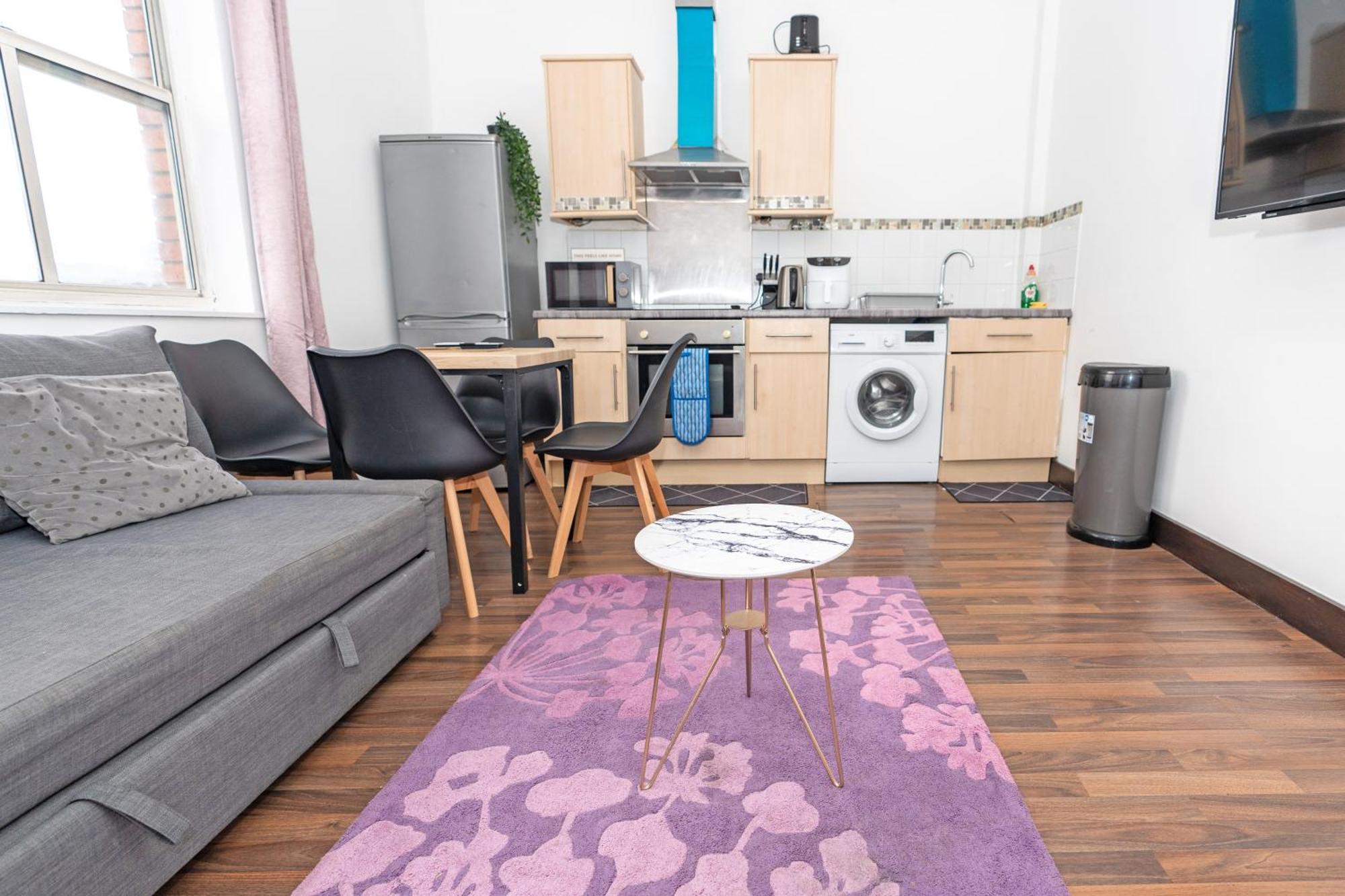 Homely 2-bed Close To Centre *