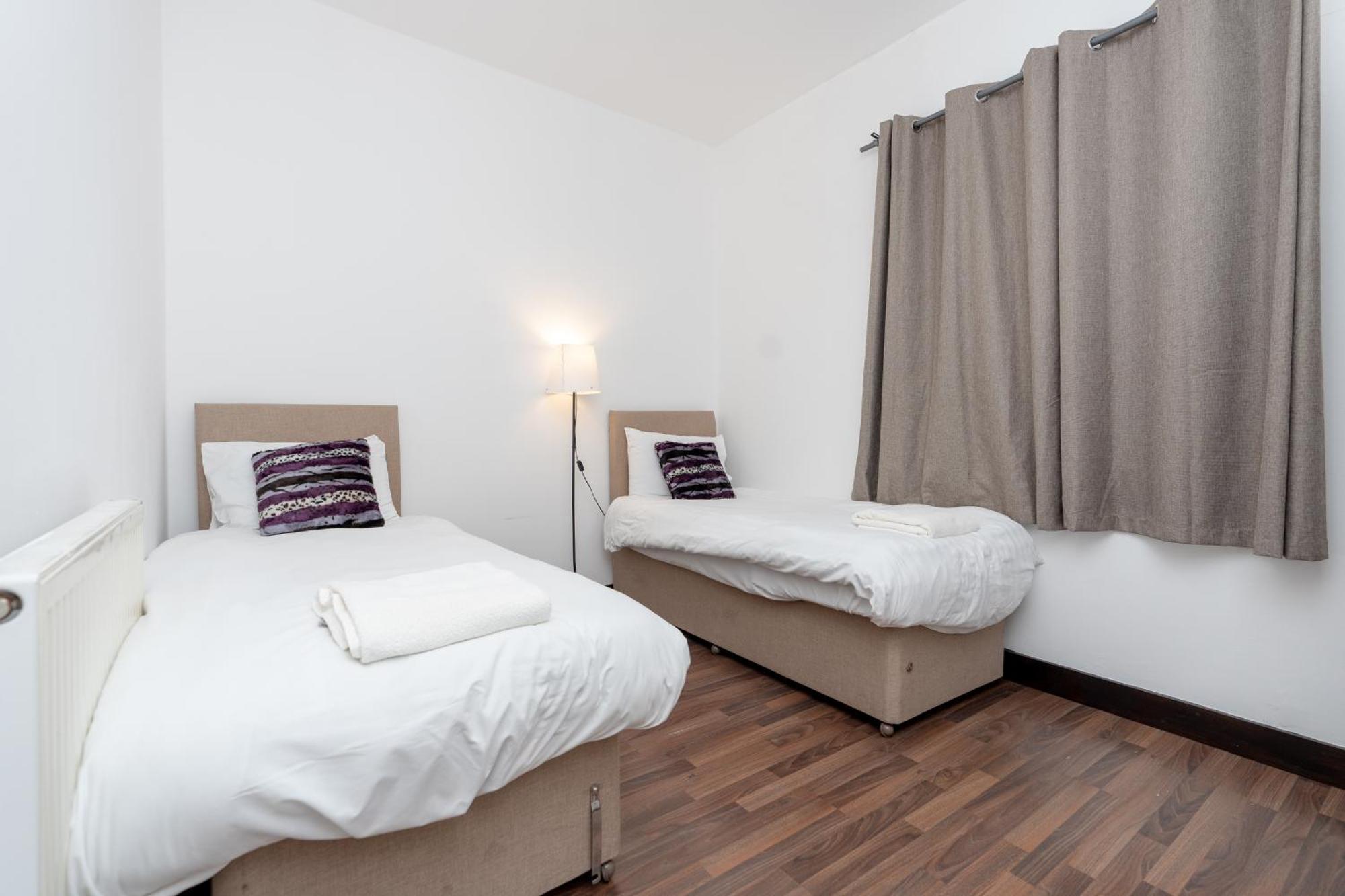 Apartment Homely 2-bed Close To Centre *