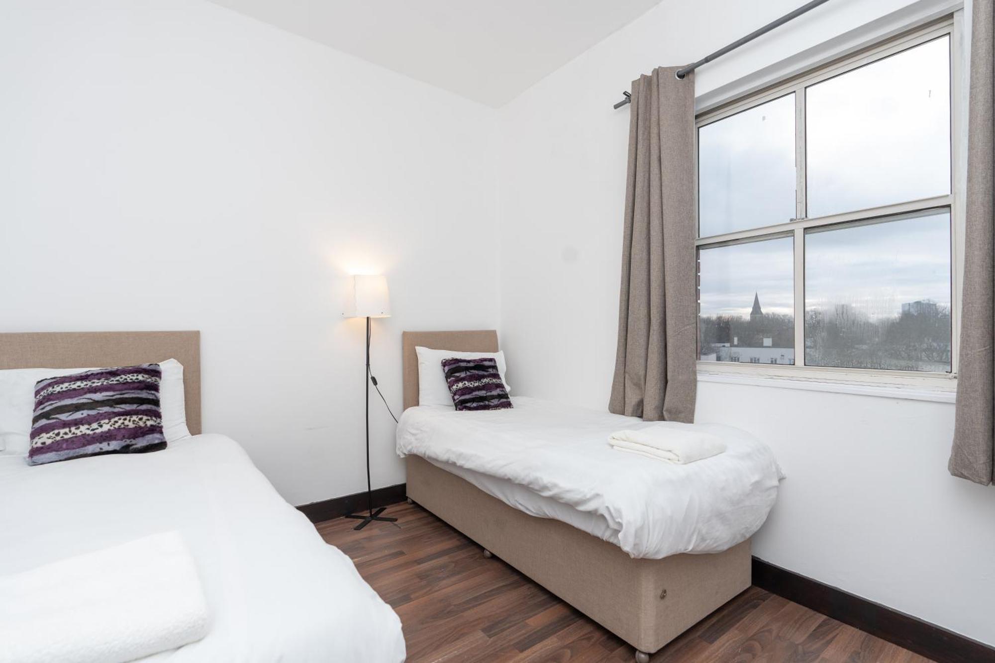 Homely 2-bed Close To Centre Apartment *