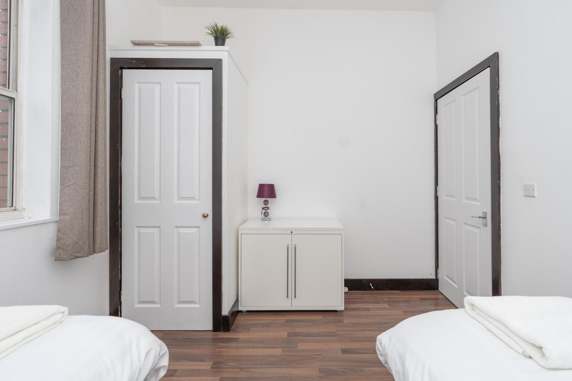 Apartment Homely 2-bed Close To Centre *