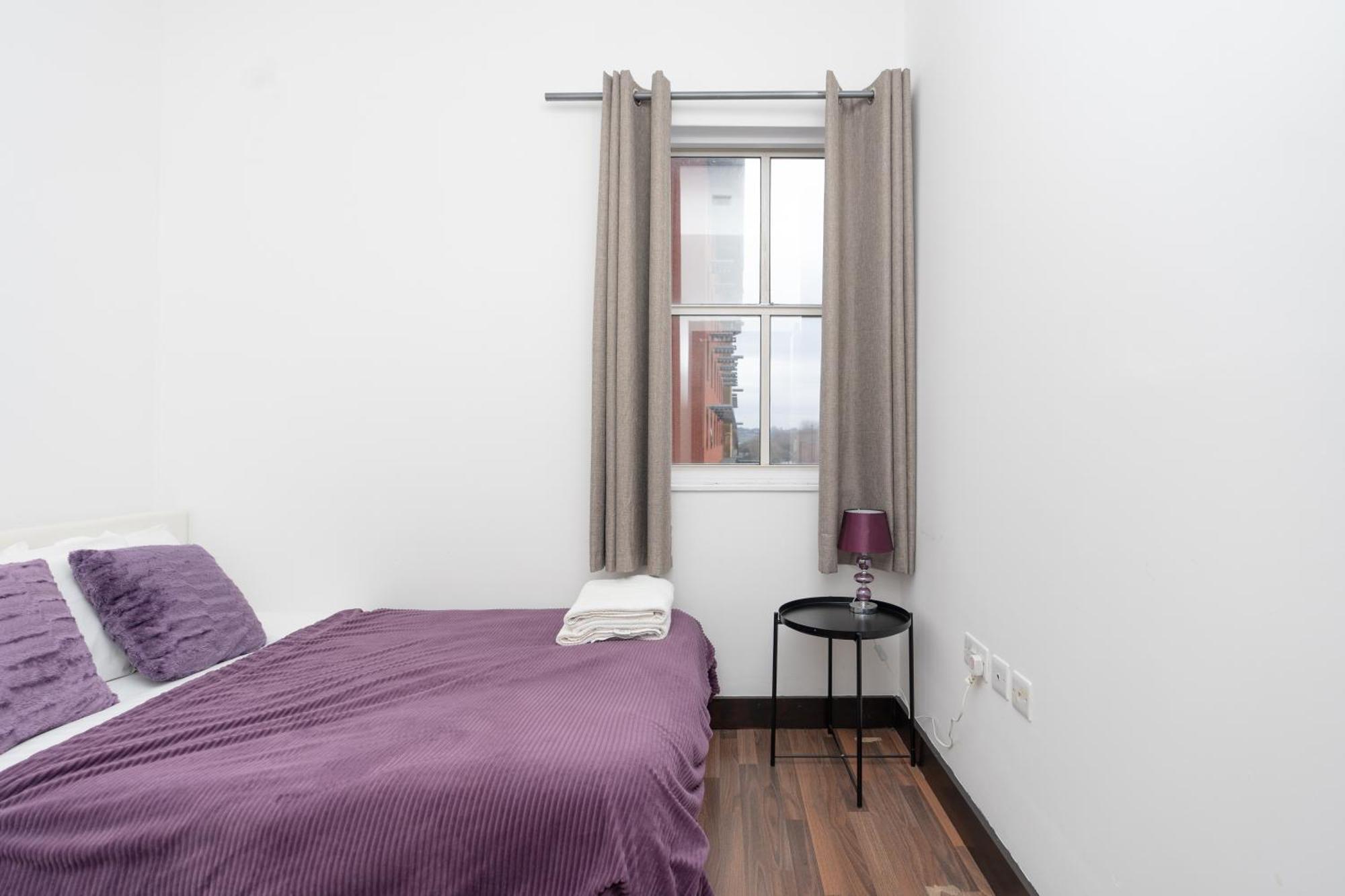 Homely 2-bed Close To Centre Apartment *