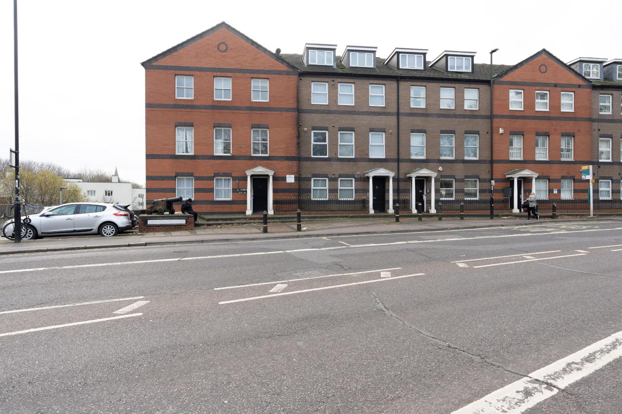 Apartment Homely 2-bed Close To Centre *