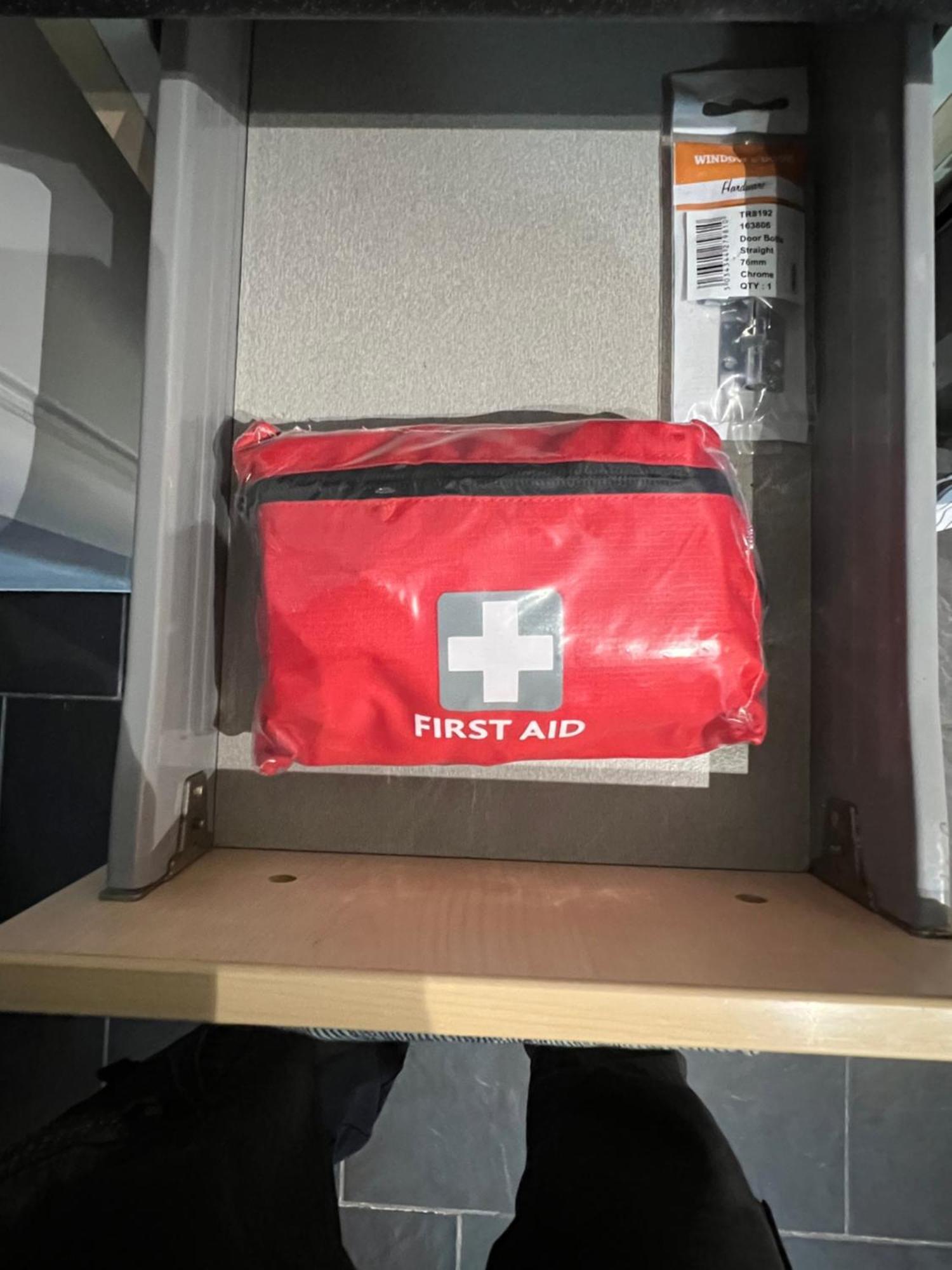 Ultra Modern Free Parking Apartment