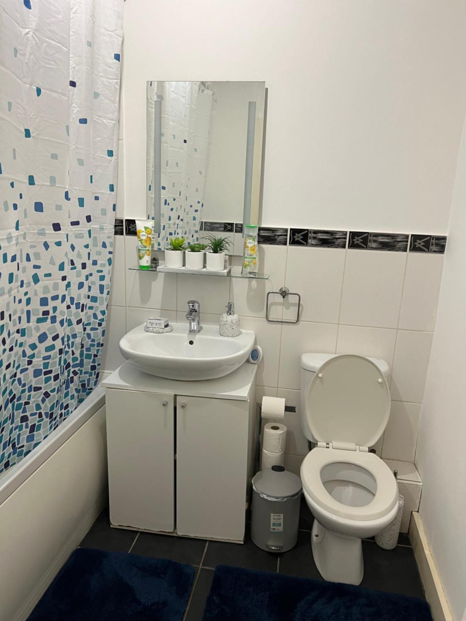 Ultra Modern Free Parking Apartment *
