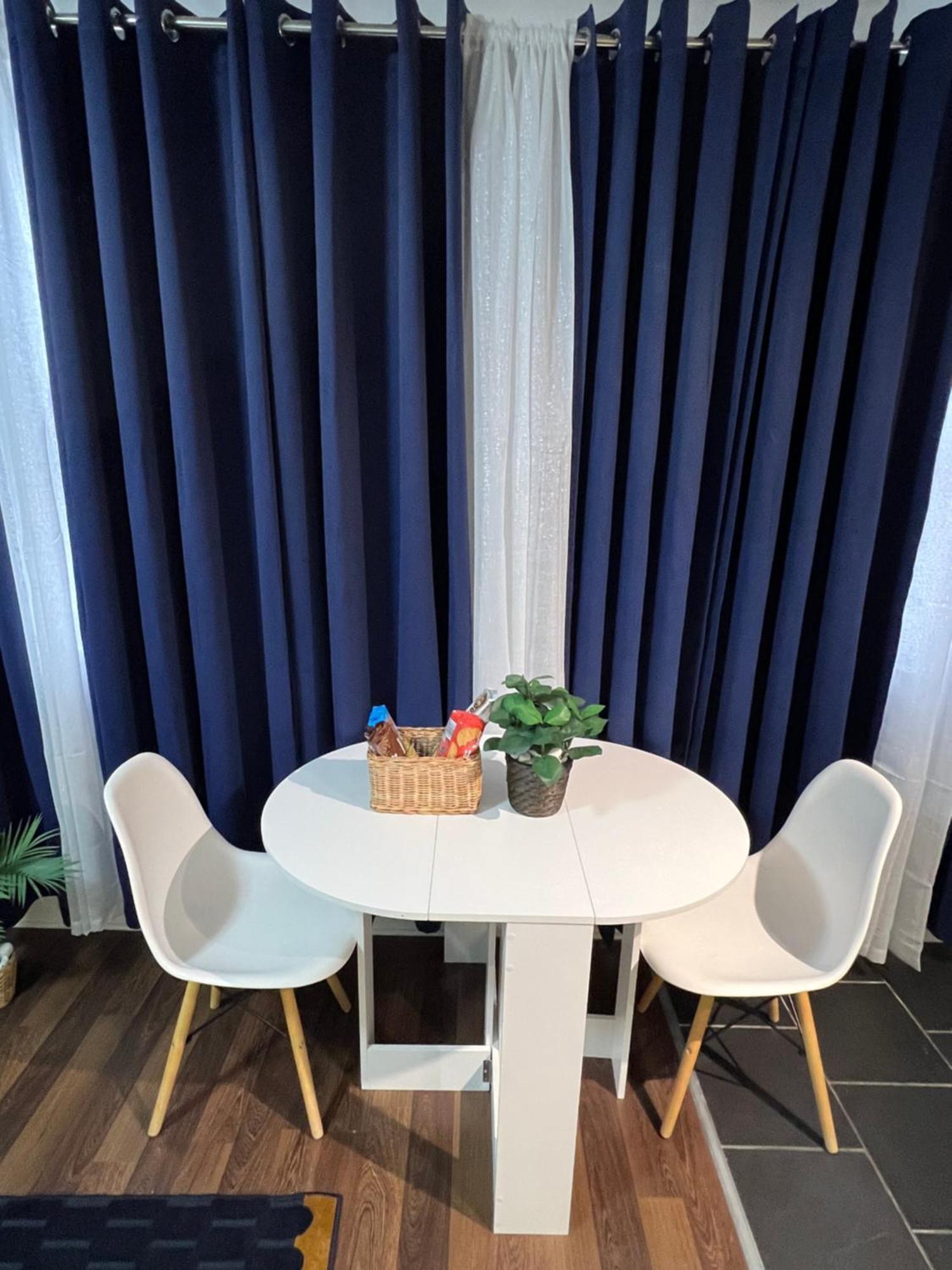 Ultra Modern Free Parking Apartment