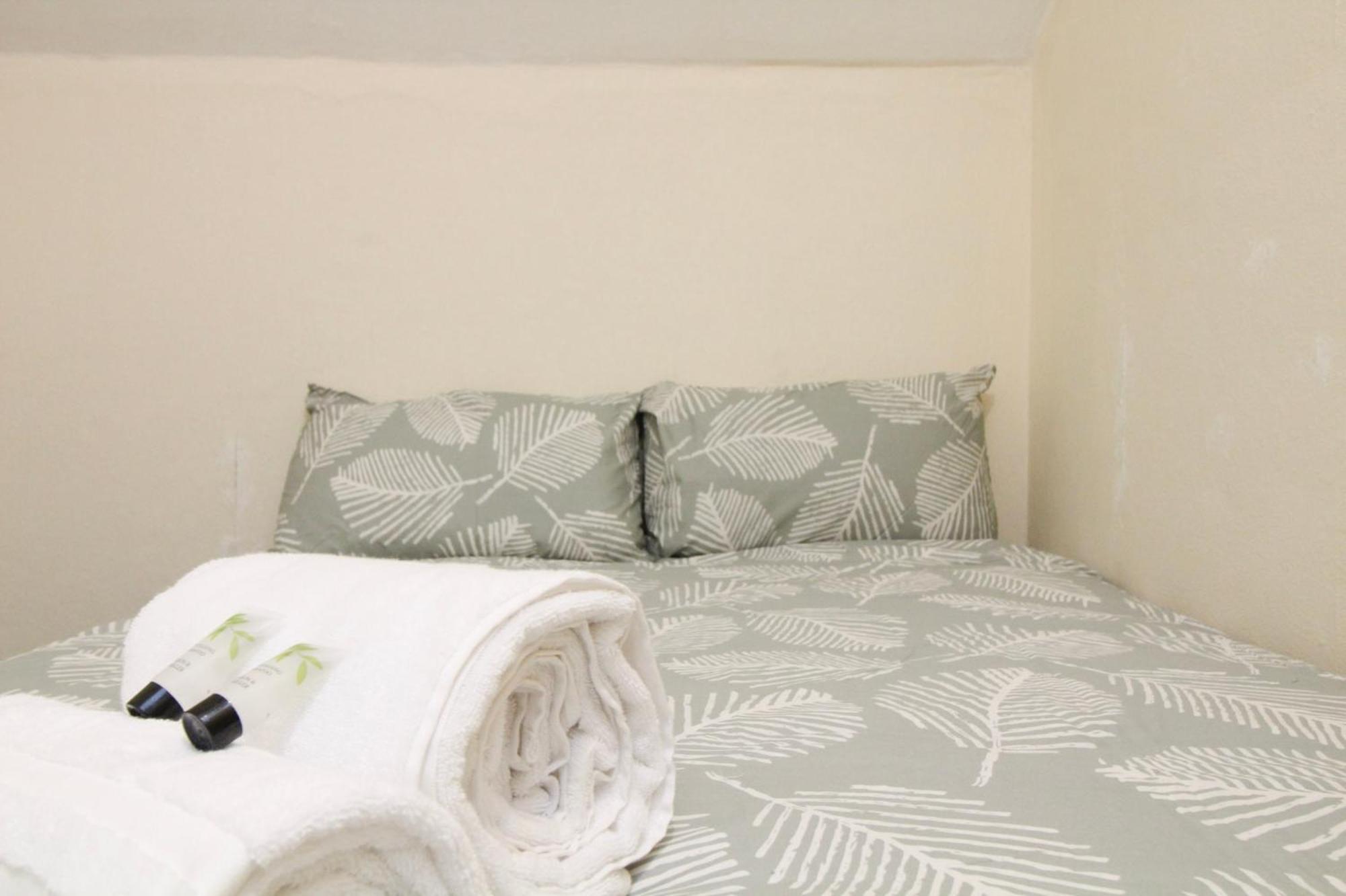 4 Mayflower Road * Southampton