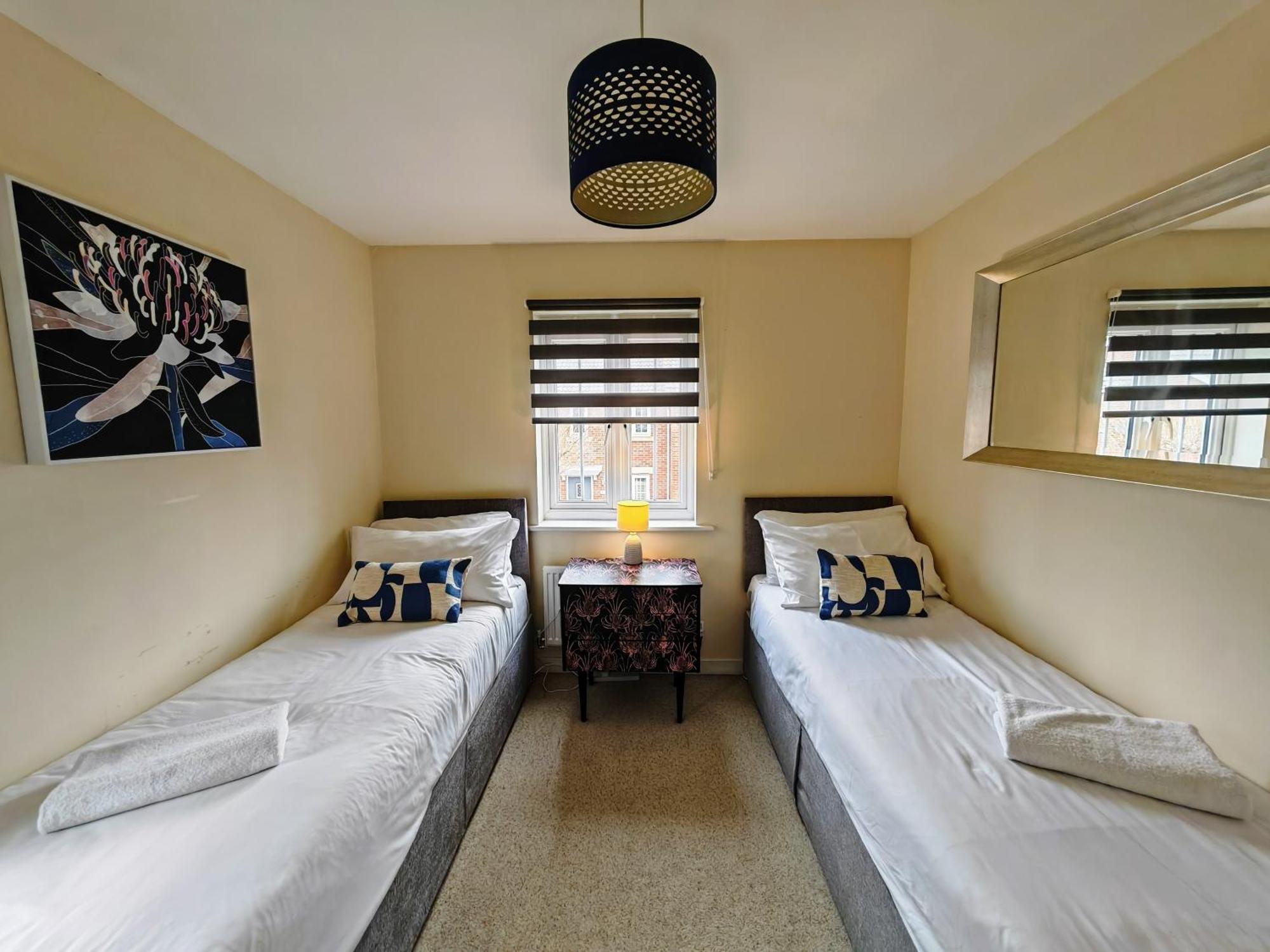 Lakeside: Argosy 3bed House 2bath Parking M27 J5 Airport Sleeps 6 Holiday home