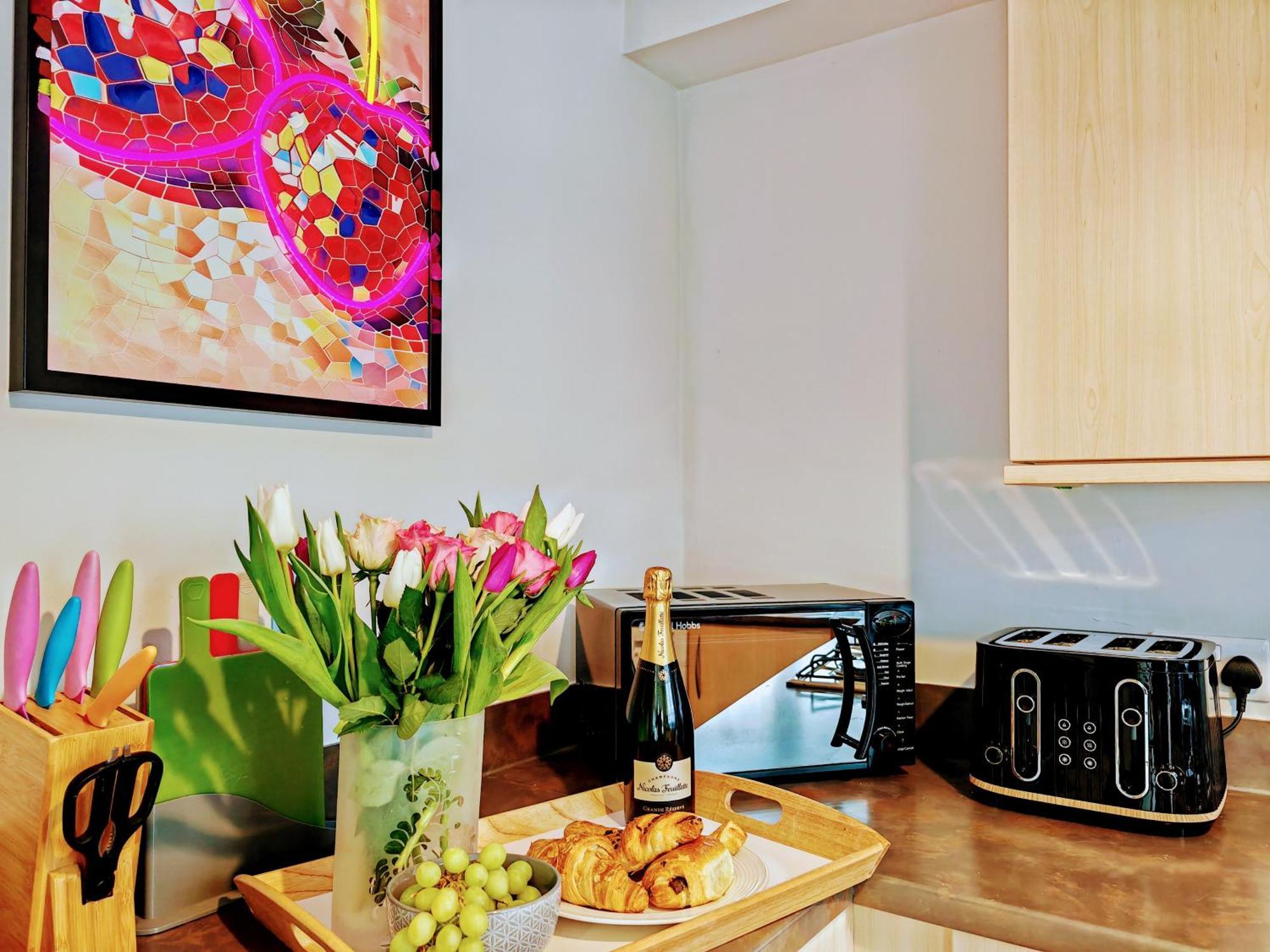 Holiday home Lakeside: Argosy 3bed House 2bath Parking M27 J5 Airport Sleeps 6