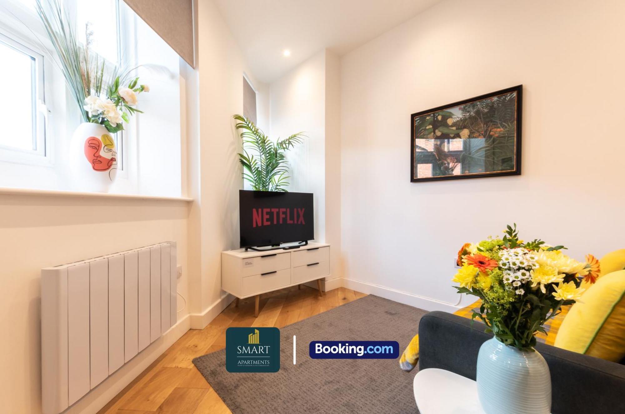 One Cosy Bedroom By Smart Short Lets & Serviced With Free Wifi