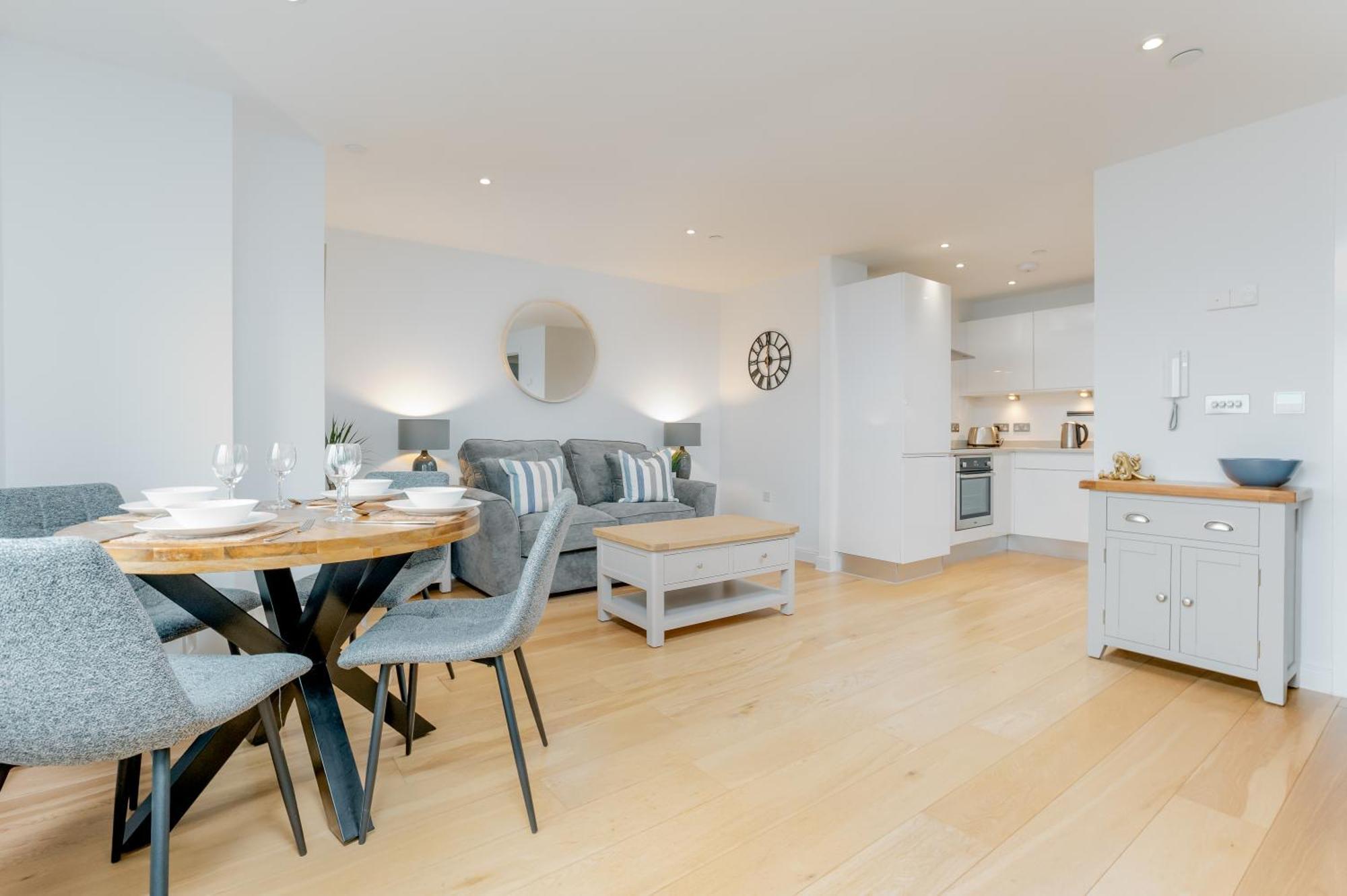 Starhost Residences - Spacious 1-bed In Ocean Village Apartment *