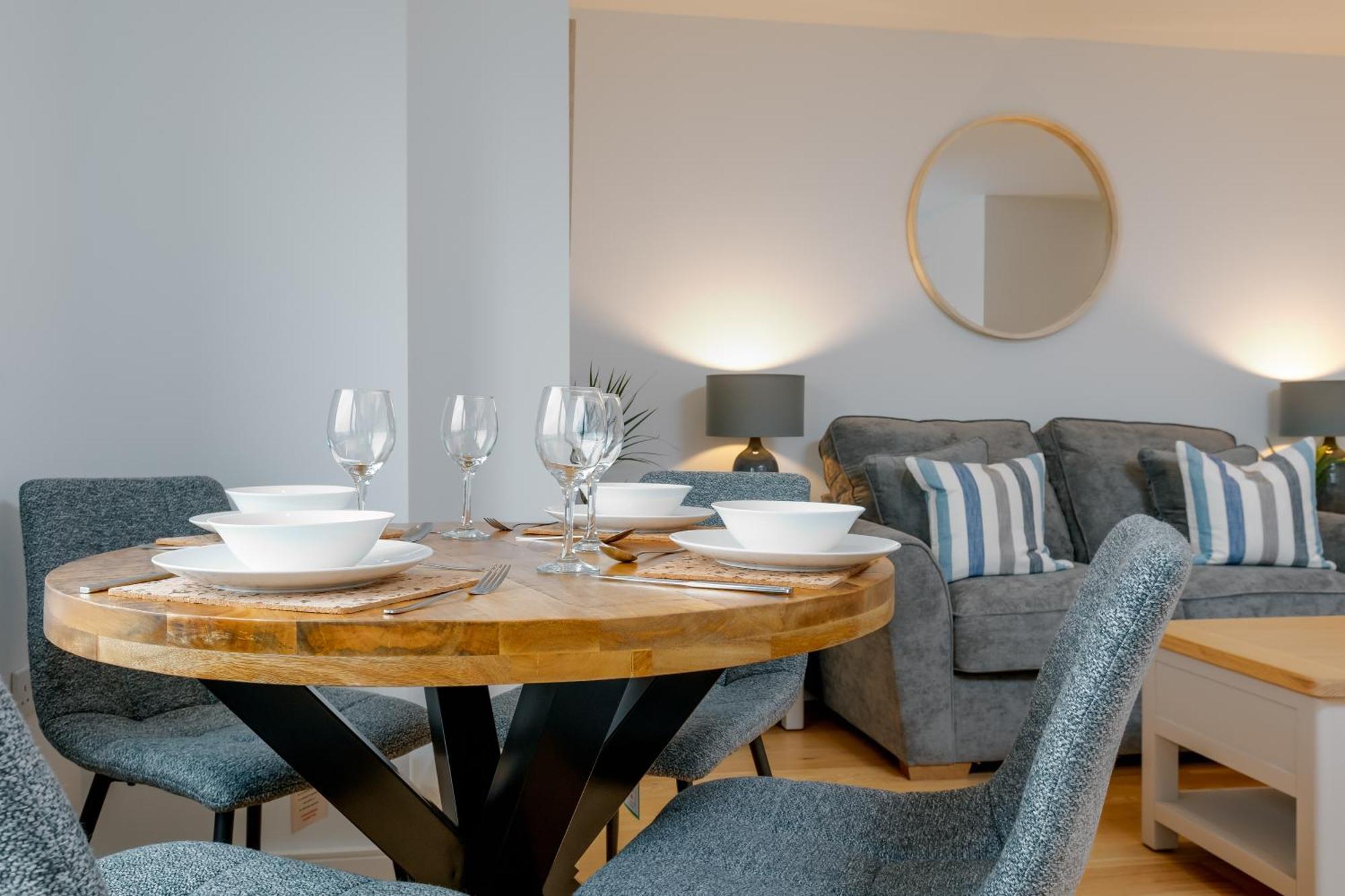 Starhost Residences - Spacious 1-bed In Ocean Village Apartment *