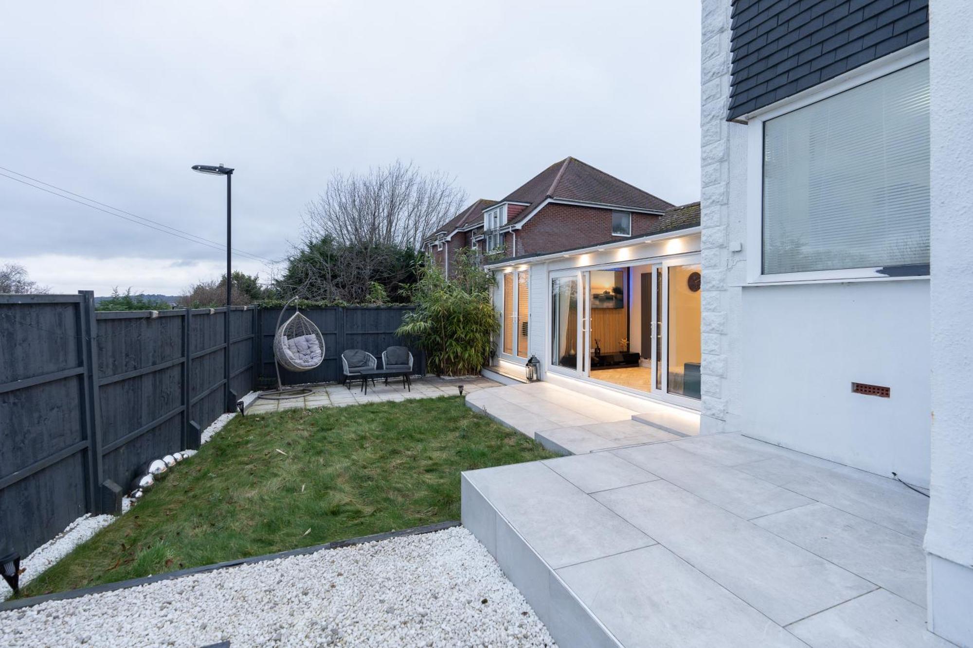 Estwood - Gated House Southampton