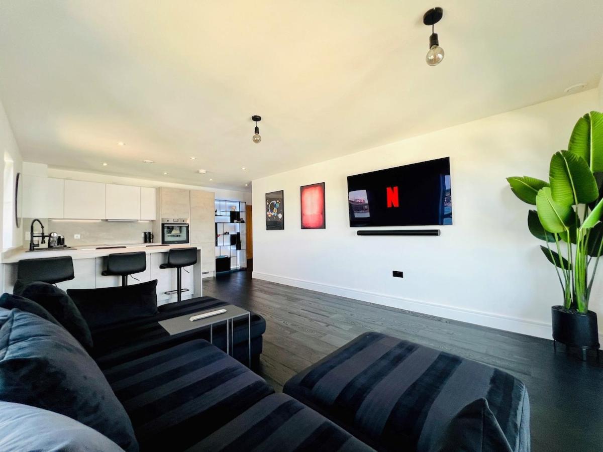 Upscale Contemporary - River Views Southampton
