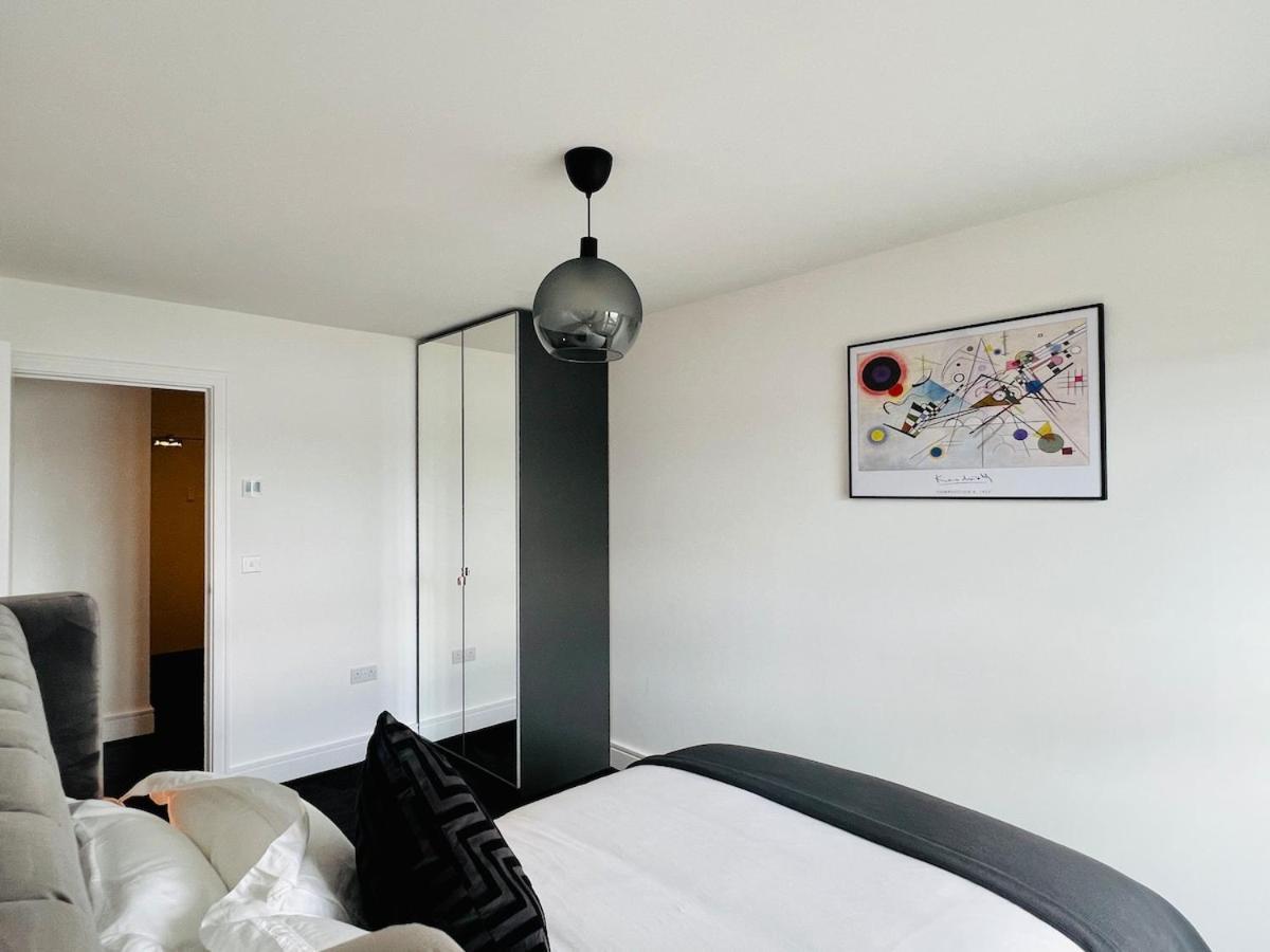 Upscale Contemporary - River Views *