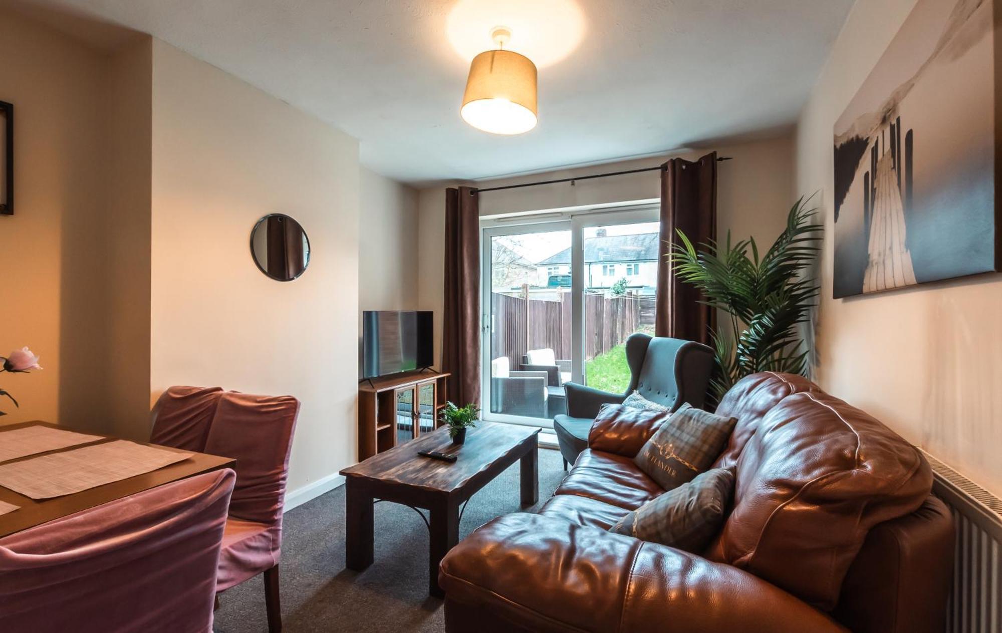6 Beds In 4 Bedrooms House Southampton