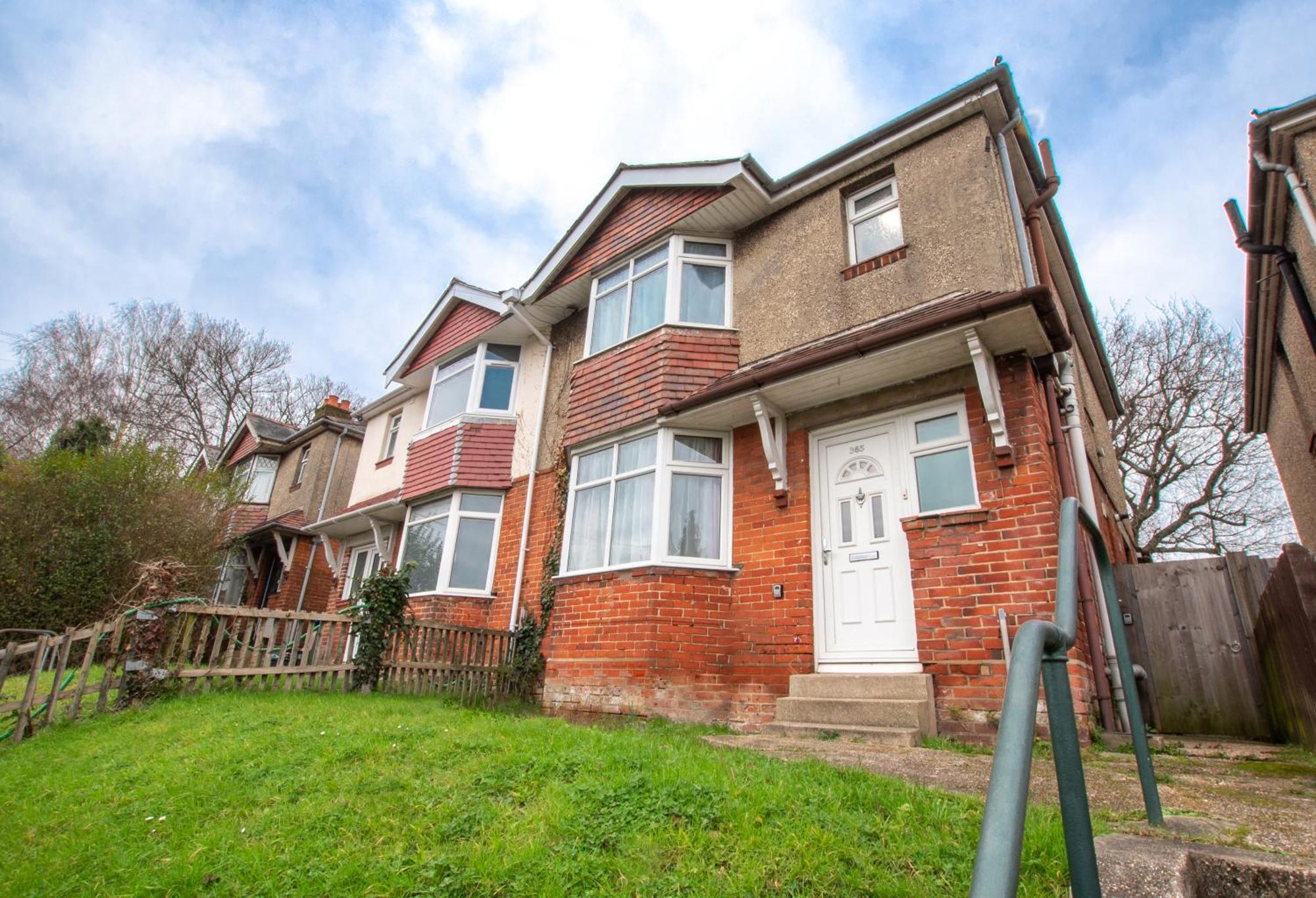 6 Beds In 4 Bedrooms House Holiday home *