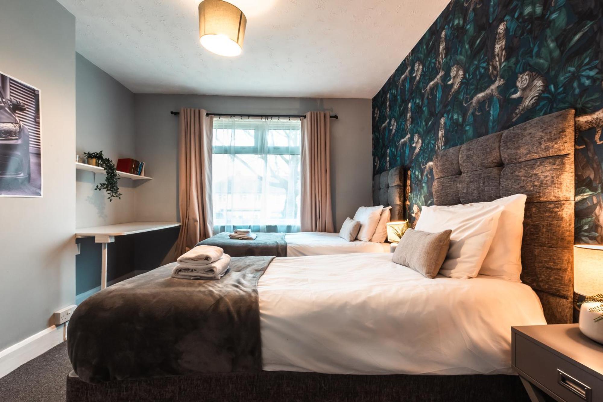 6 Beds In 4 Bedrooms House Holiday home *