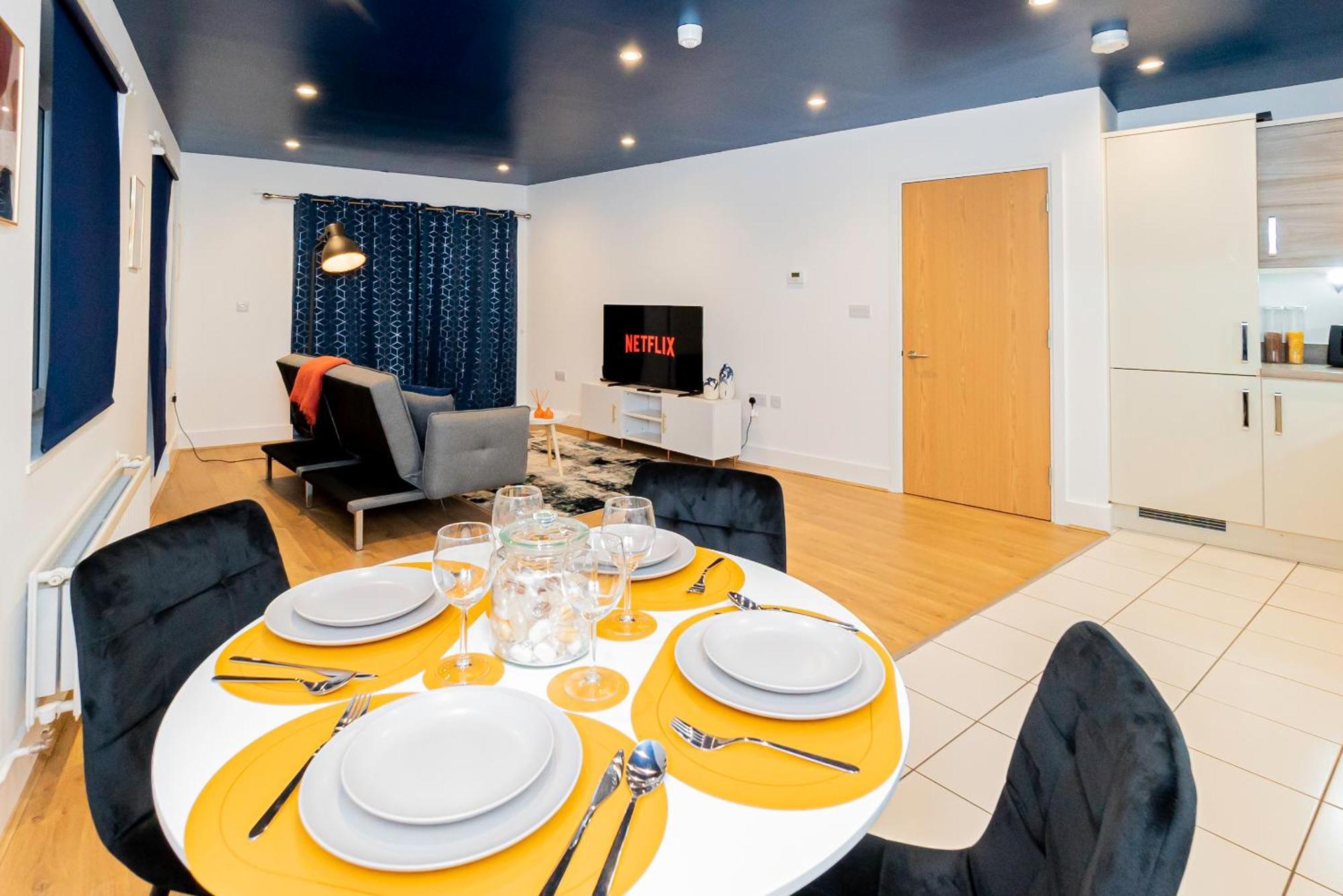 Modern 2Br Retreat In Southampton - Balcony, Free Parking & Wifi Southampton