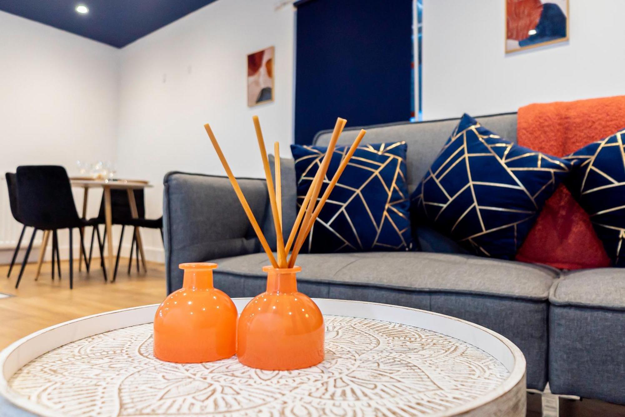 Modern 2Br Retreat In Southampton - Balcony, Free Parking & Wifi Holiday home Southampton