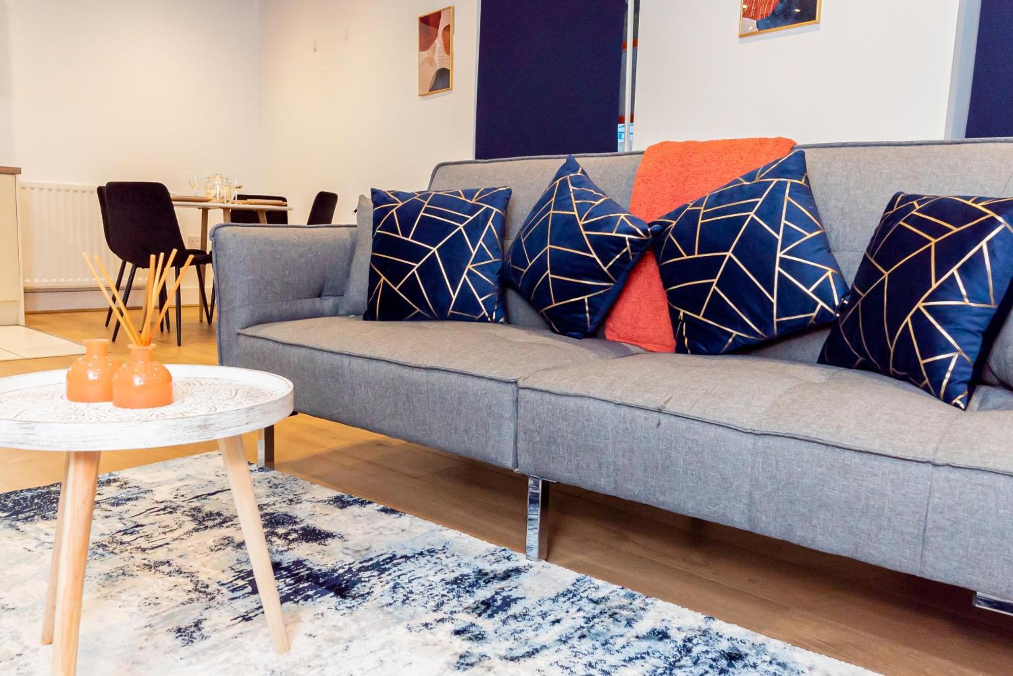 Modern 2Br Retreat In Southampton - Balcony, Free Parking & Wifi Holiday home Southampton