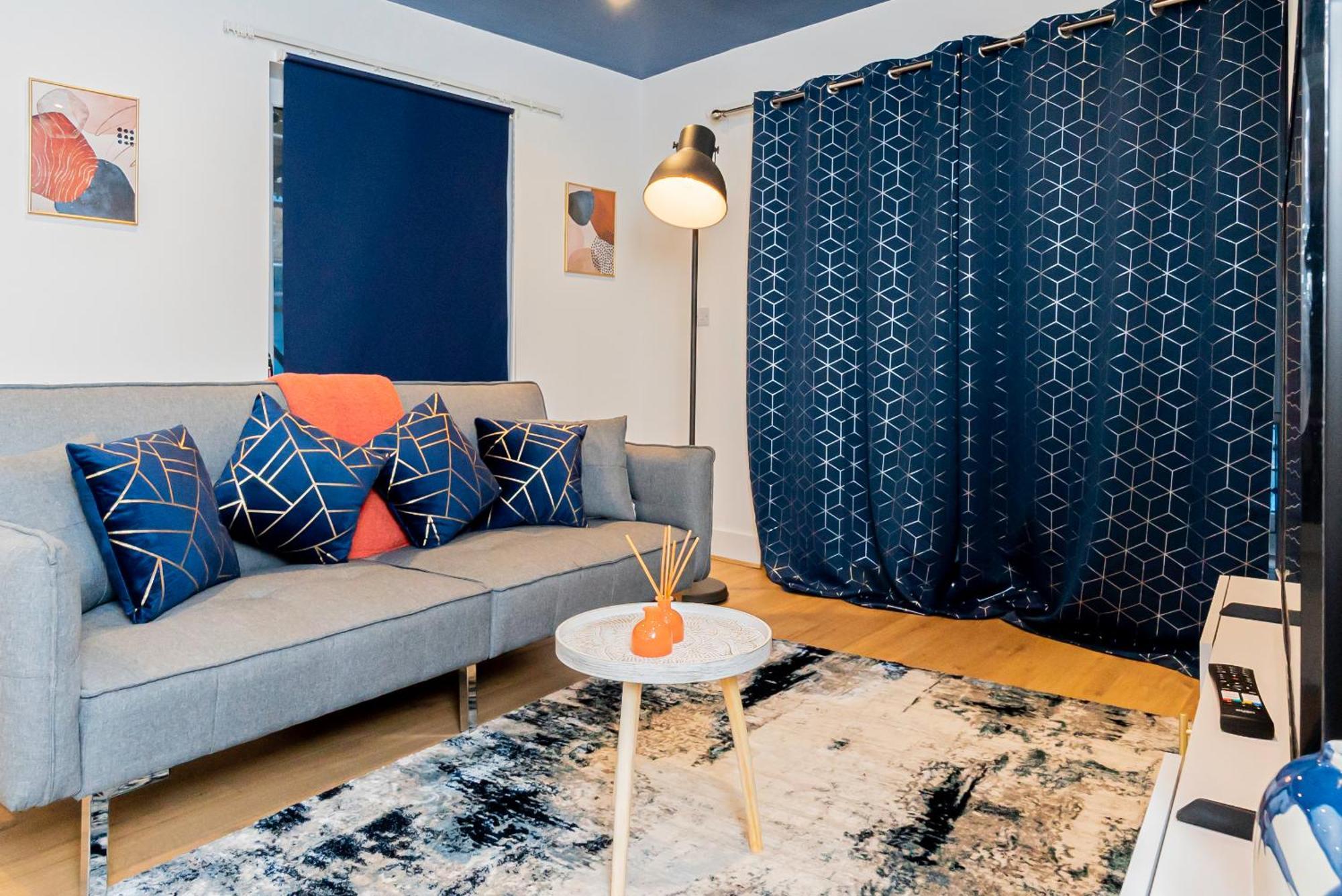 Modern 2Br Retreat In Southampton - Balcony, Free Parking & Wifi Southampton