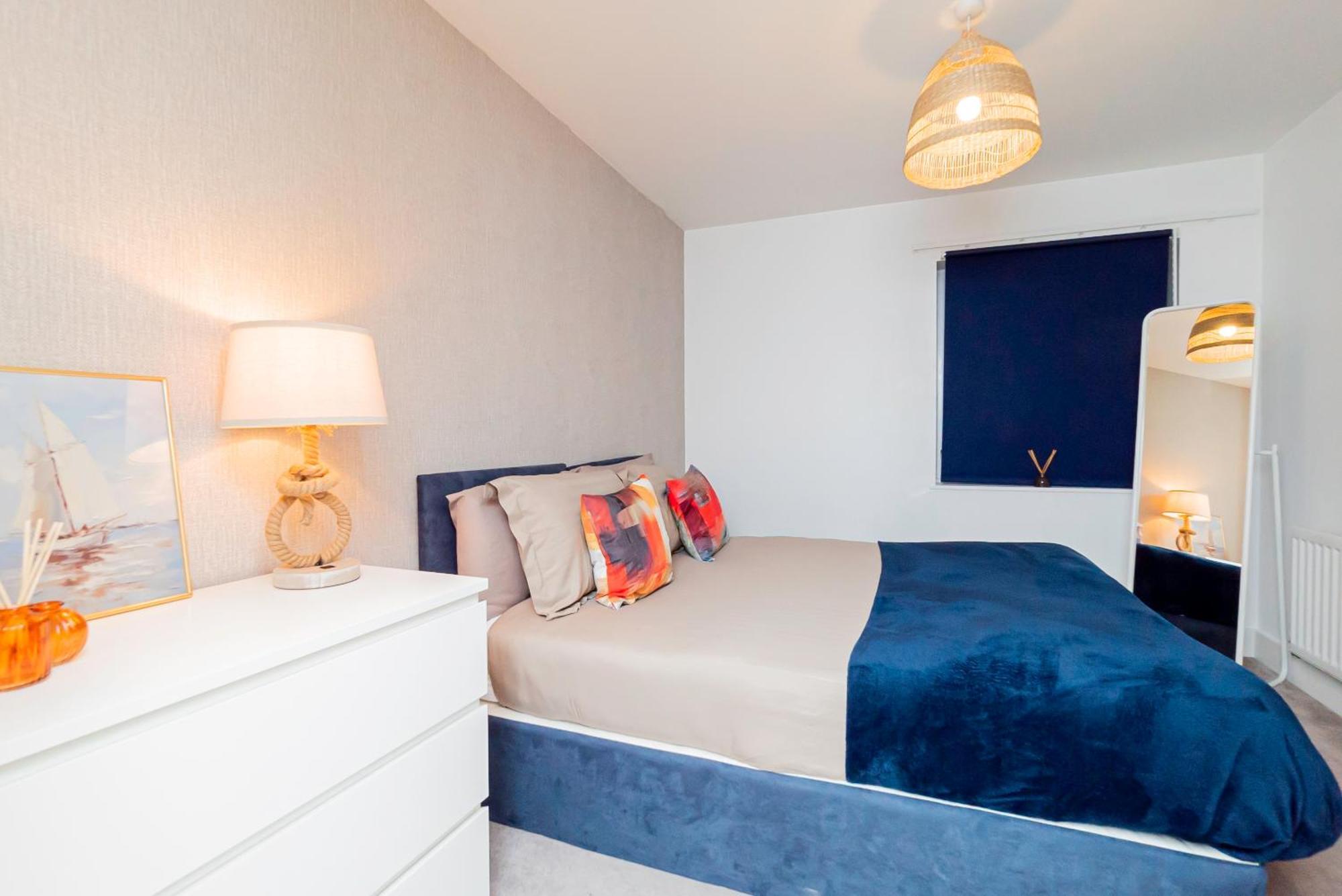 Modern 2Br Retreat In Southampton - Balcony, Free Parking & Wifi Holiday home Southampton