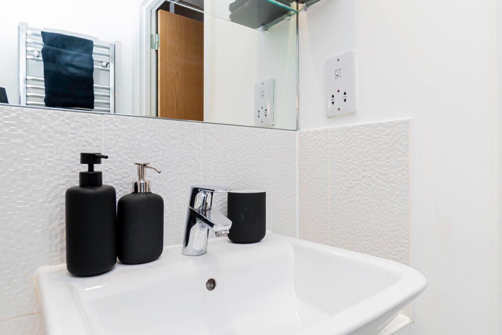 Holiday home Modern 2Br Retreat In Southampton - Balcony, Free Parking & Wifi Southampton