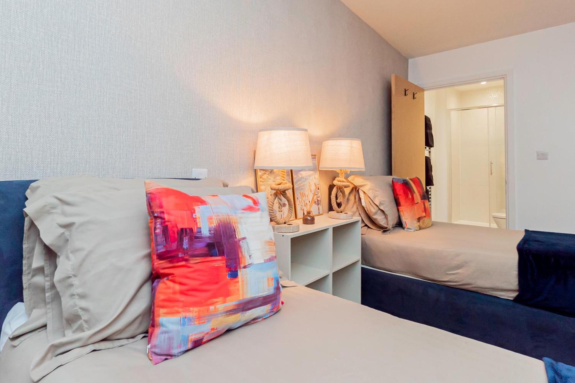 Modern 2Br Retreat In Southampton - Balcony, Free Parking & Wifi * Southampton