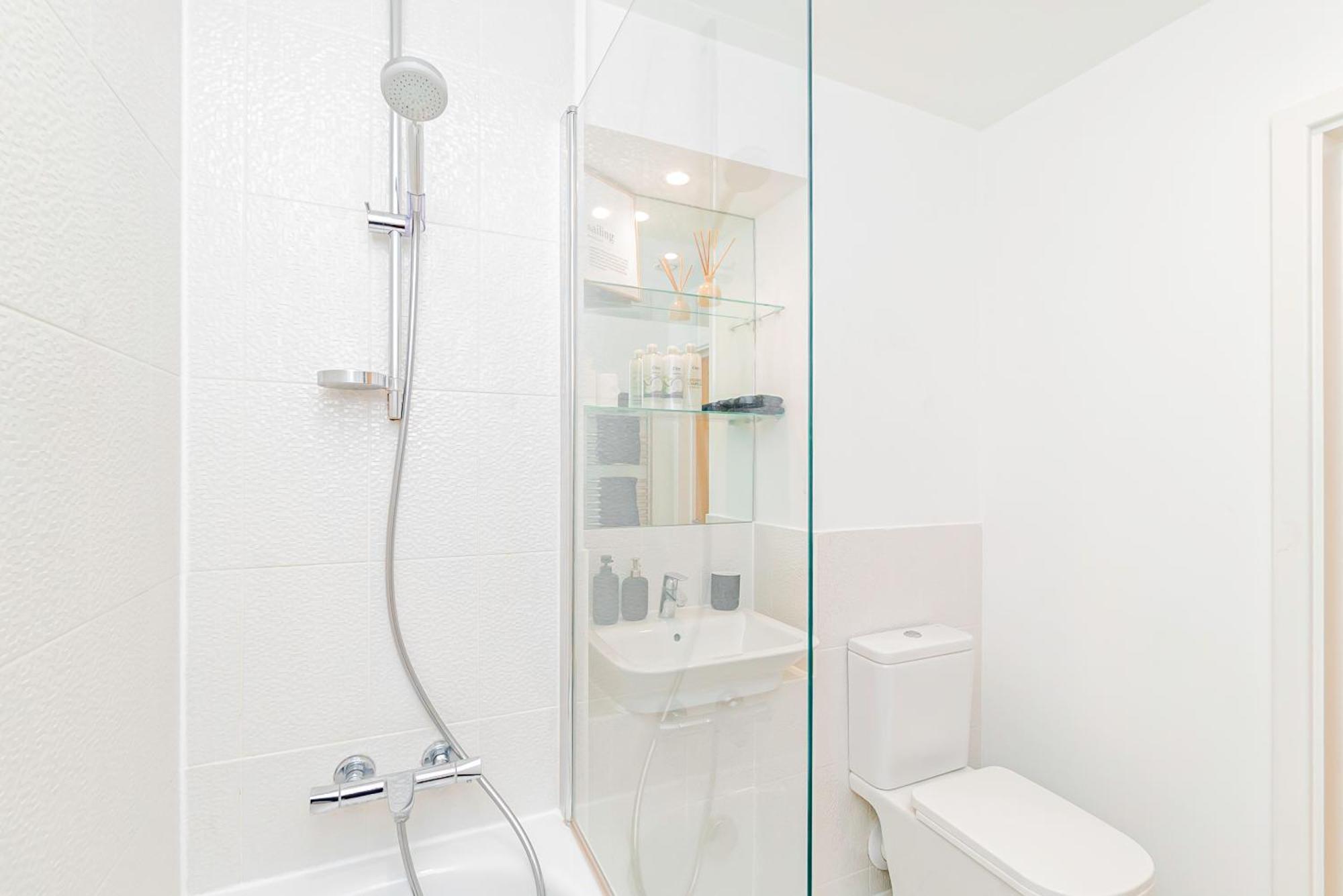 Holiday home Modern 2Br Retreat In Southampton - Balcony, Free Parking & Wifi
