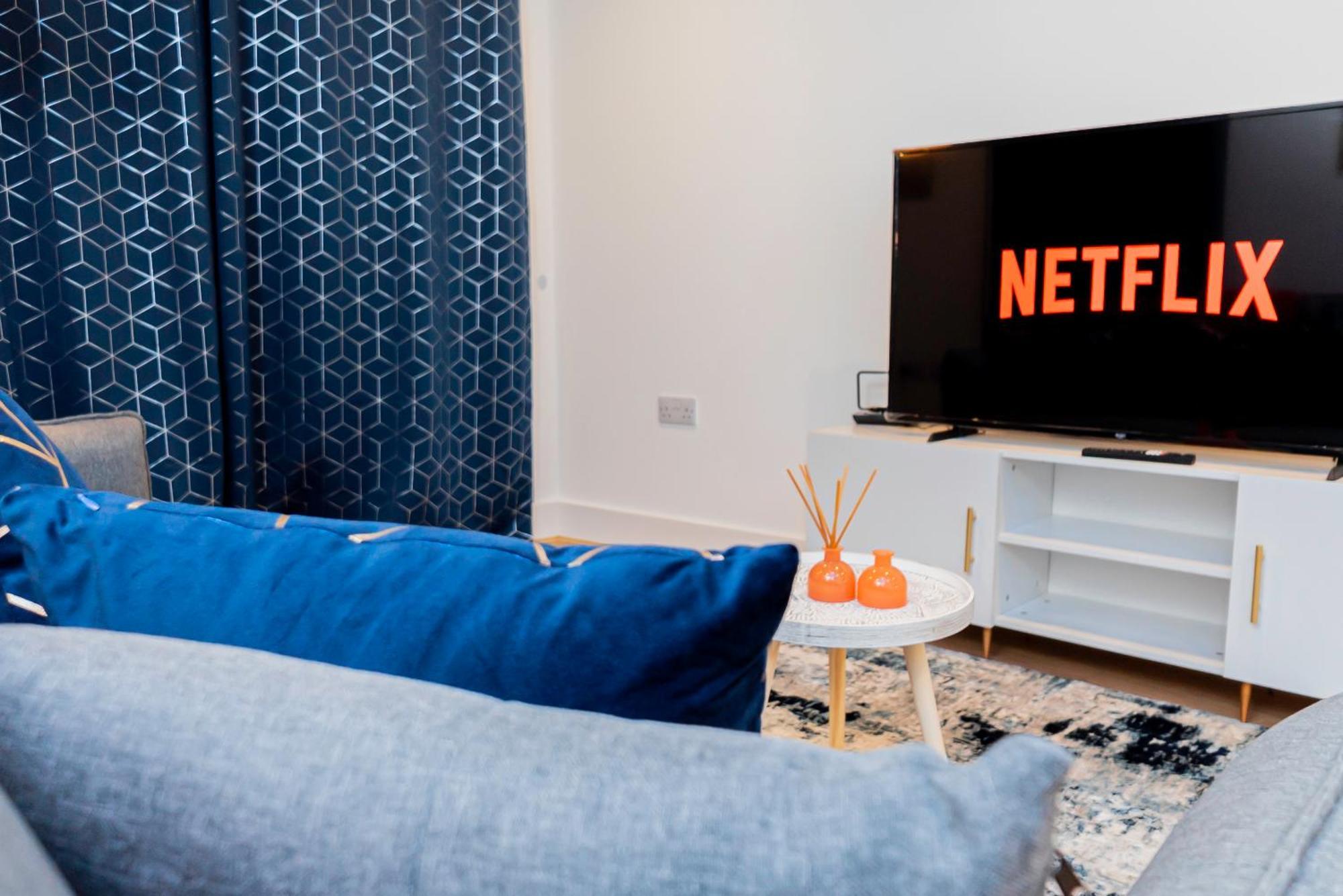 Modern 2Br Retreat In Southampton - Balcony, Free Parking & Wifi Holiday home