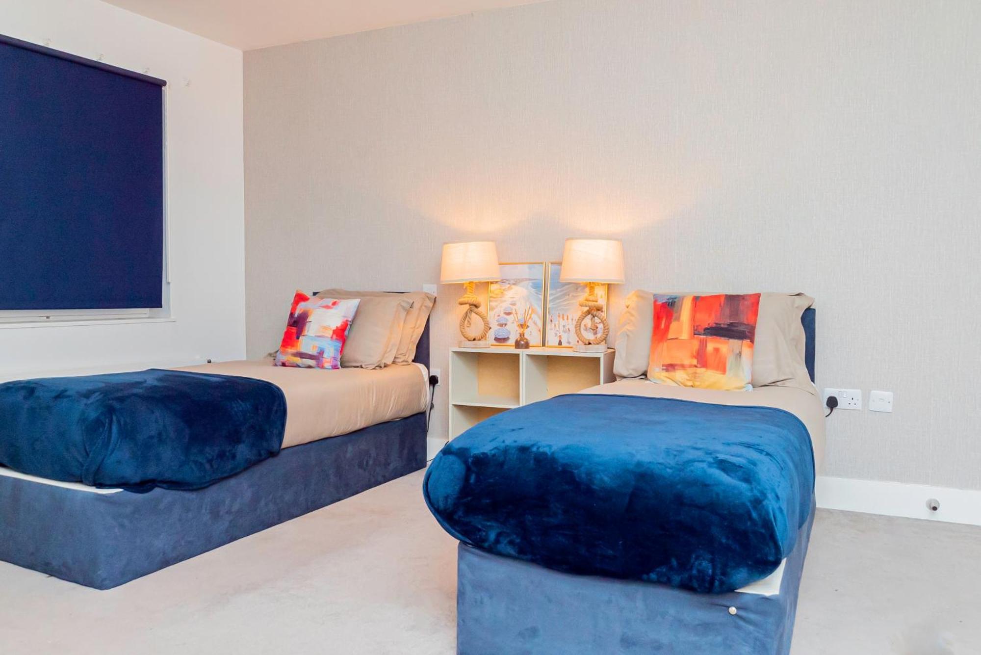 Modern 2Br Retreat In Southampton - Balcony, Free Parking & Wifi * Southampton