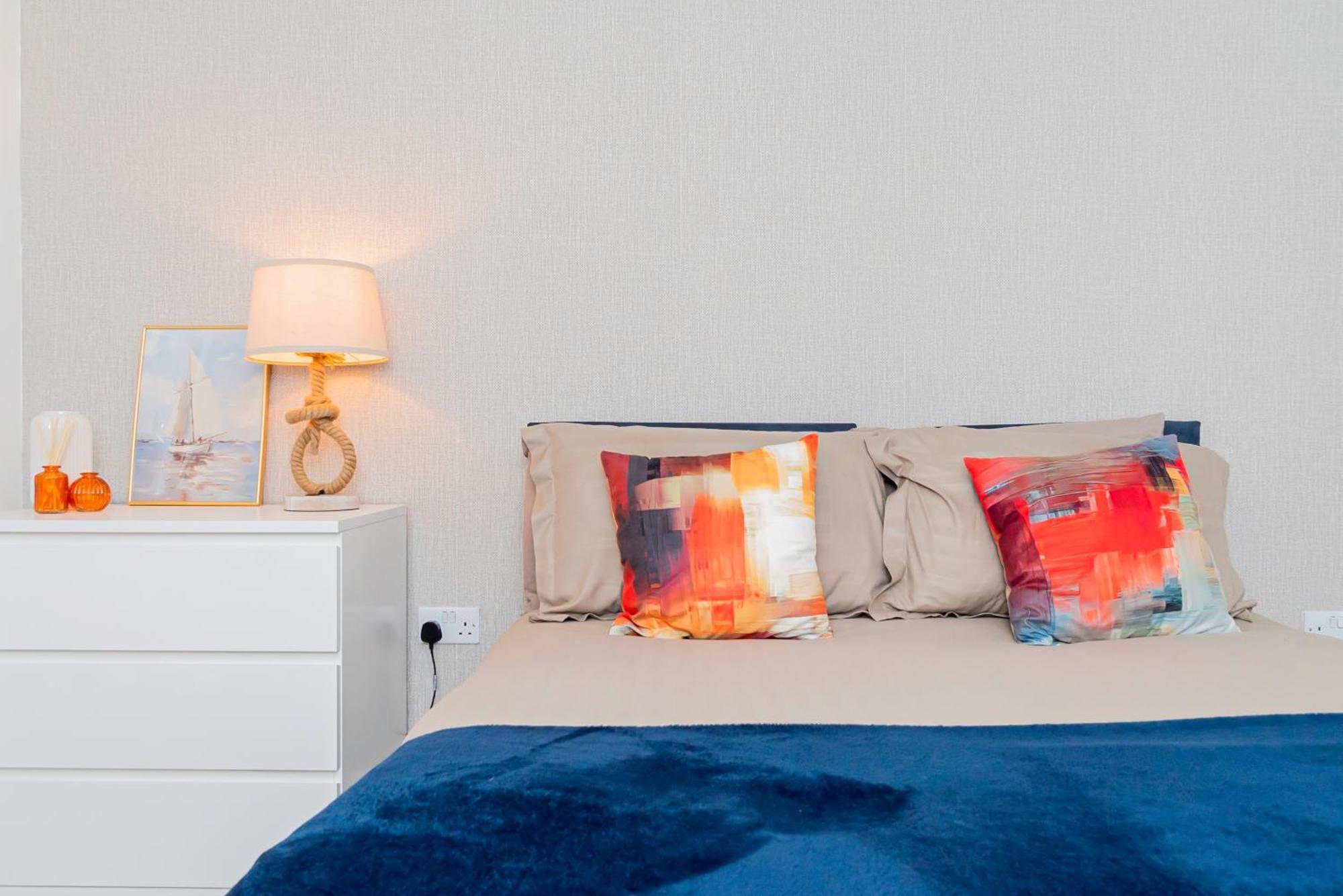 Holiday home Modern 2Br Retreat In Southampton - Balcony, Free Parking & Wifi *