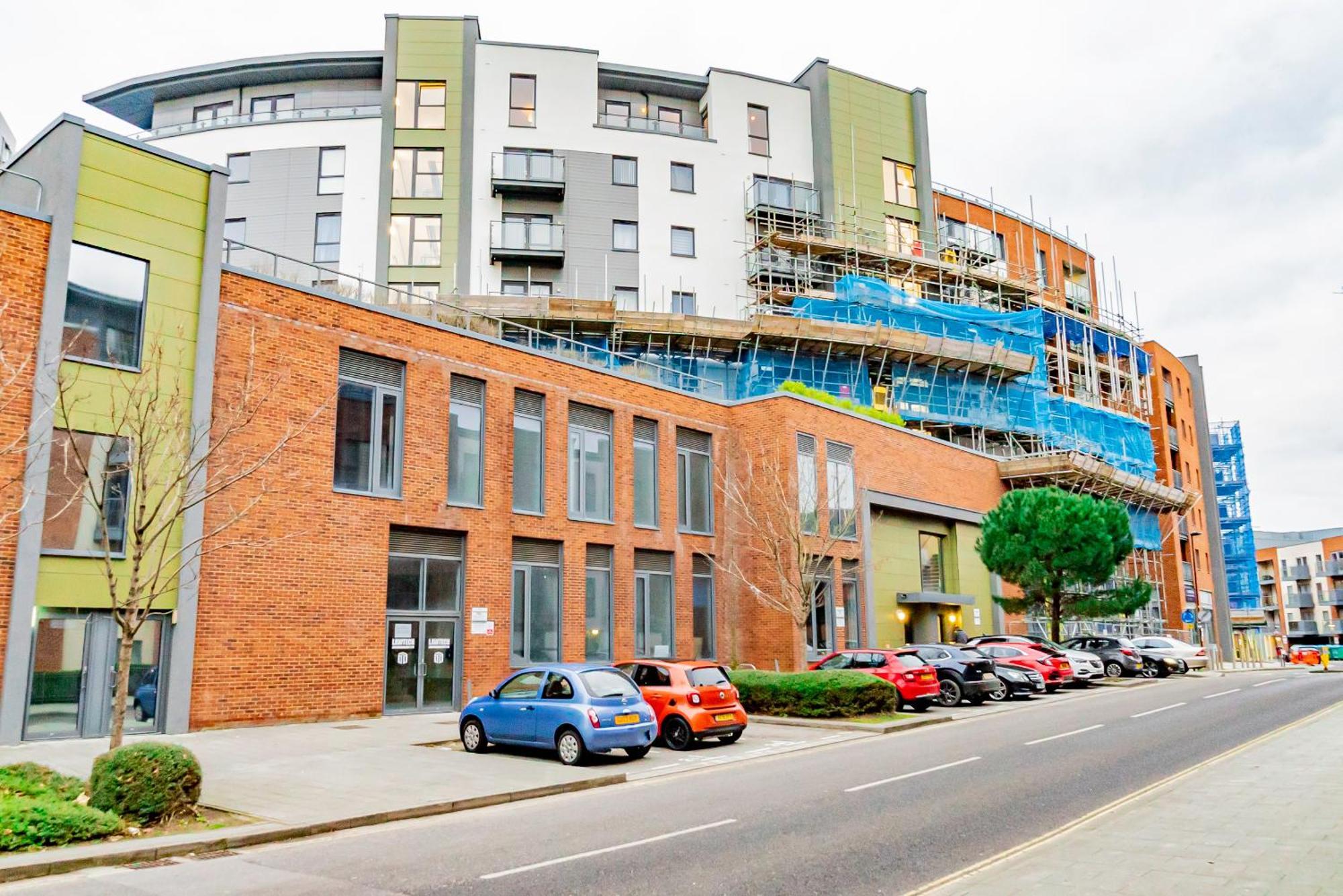 Holiday home Modern 2Br Retreat In Southampton - Balcony, Free Parking & Wifi *