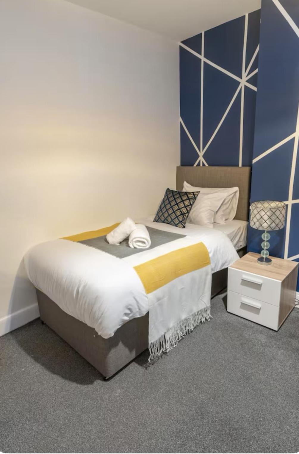 Bright, Cosy - 3 Beds, Parking, Virgin Wifi, Modern Holiday home