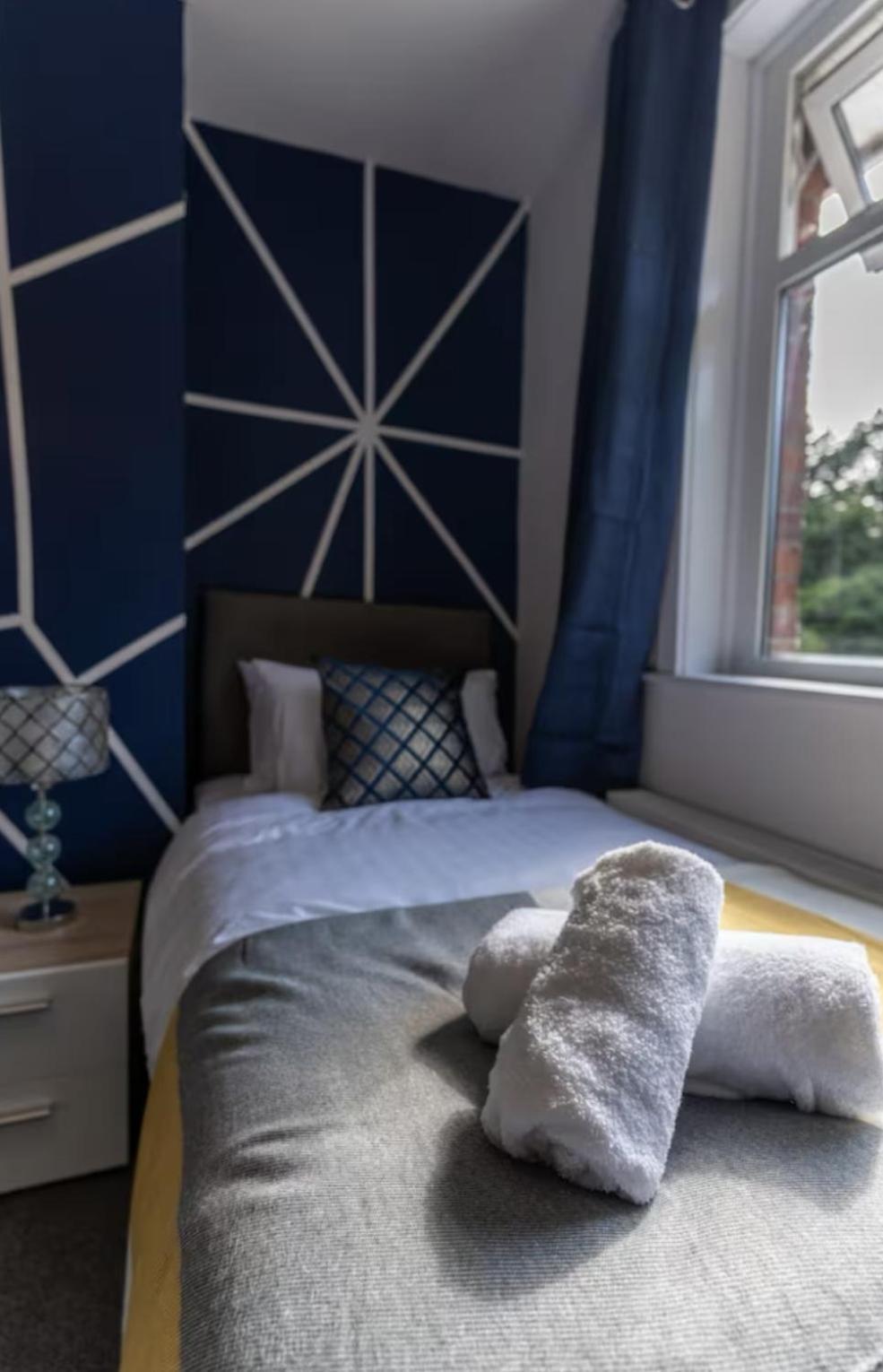 Bright, Cosy - 3 Beds, Parking, Virgin Wifi, Modern Holiday home