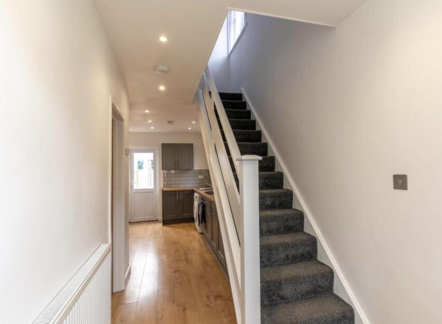 Bright, Cosy - 3 Beds, Parking, Virgin Wifi, Modern Holiday home *