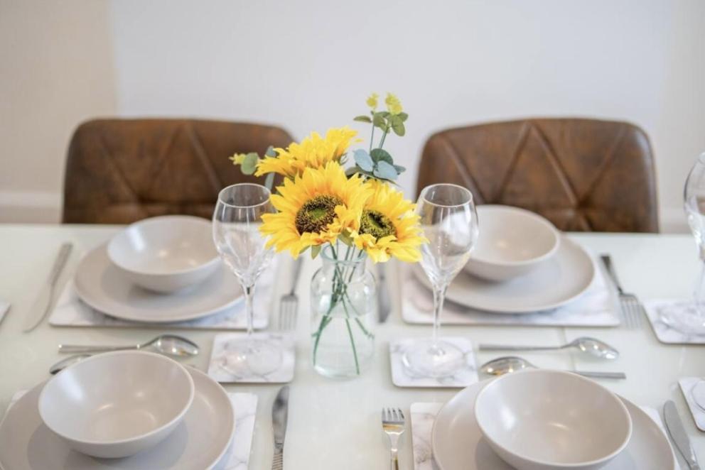 Bright, Cosy - 3 Beds, Parking, Virgin Wifi, Modern Holiday home Southampton