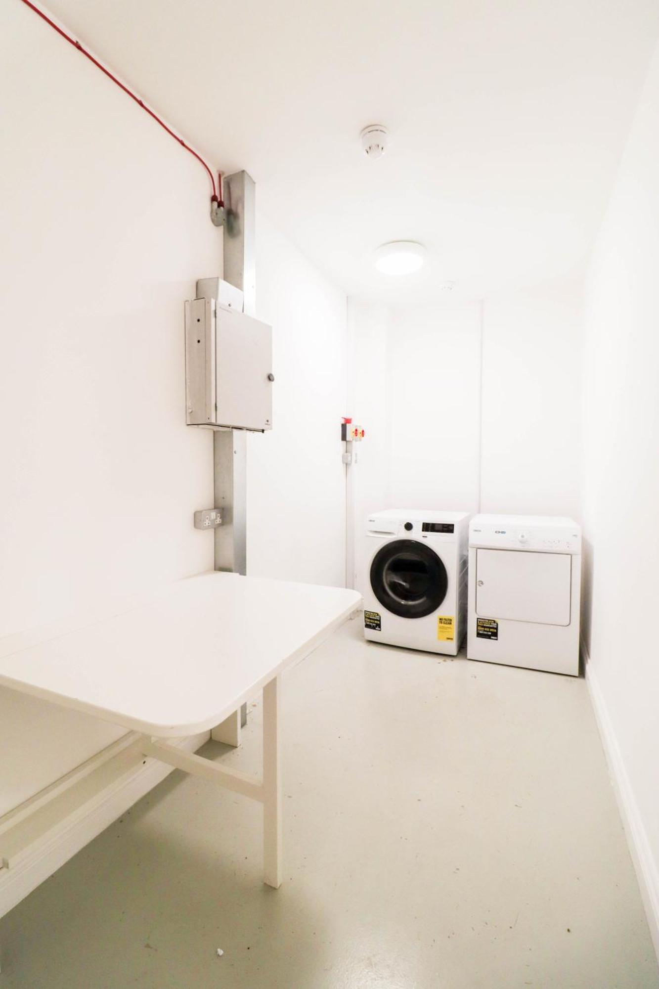 Apartment Centre *