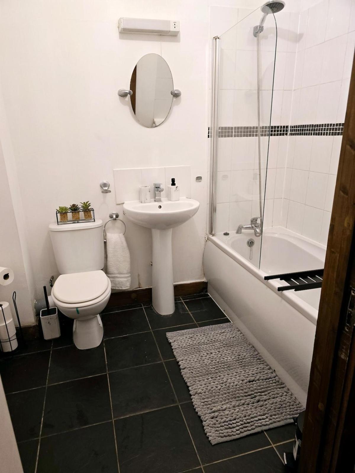 Centre Free Private Parking Apartment *