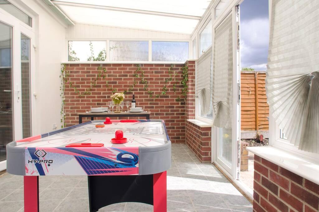 Vibrant 4 Bedroom House With Game Area & Garden