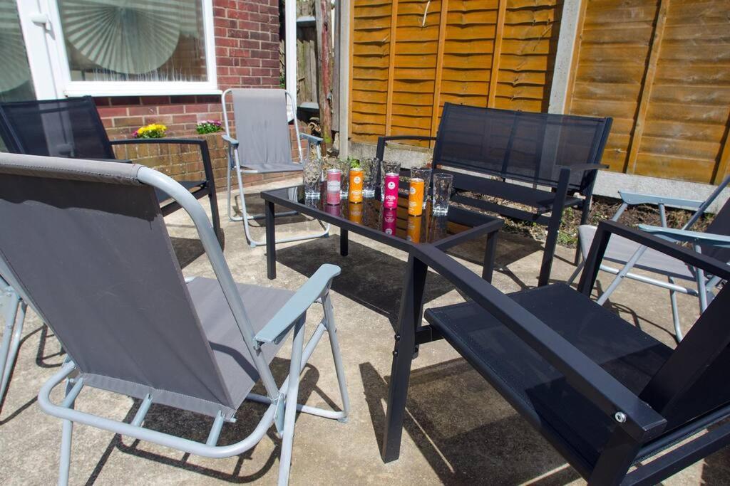 Vibrant 4 Bedroom House With Game Area & Garden *