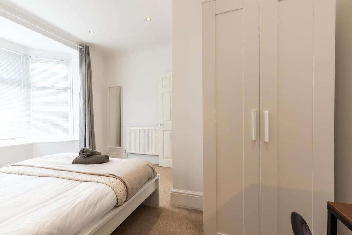 Modern 2-bedroom In A Converted Near Centre Holiday home Southampton