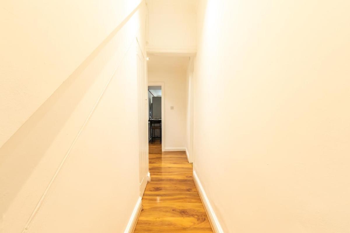 Modern 2-bedroom In A Converted Near Centre Holiday home
