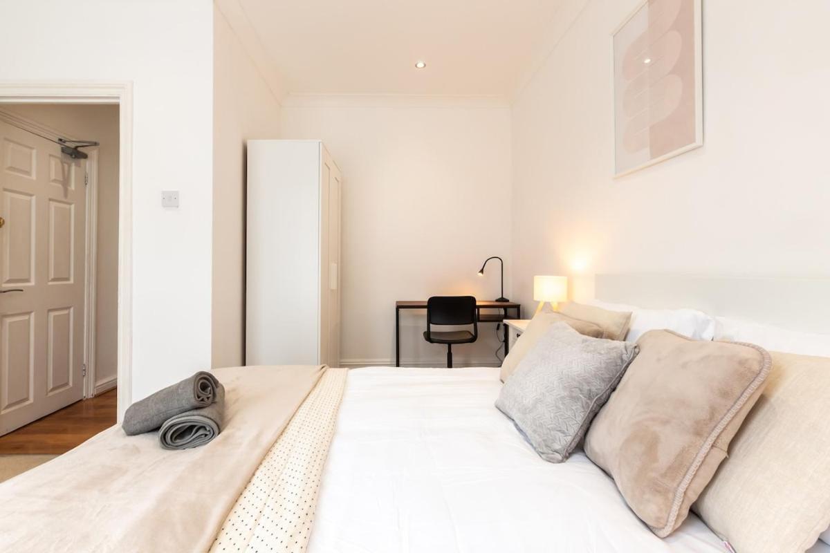 Holiday home Modern 2-bedroom In A Converted Near Centre *