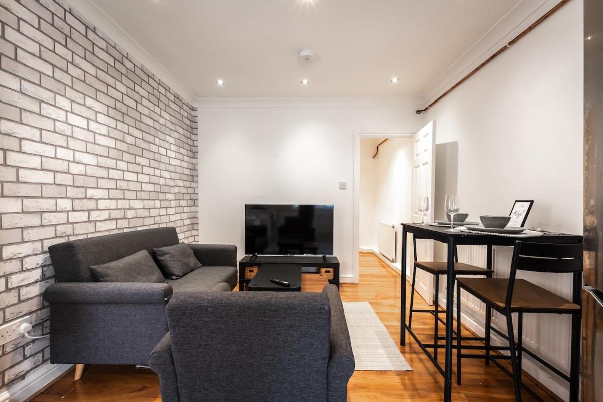 Modern 2-bedroom In A Converted Near Centre *
